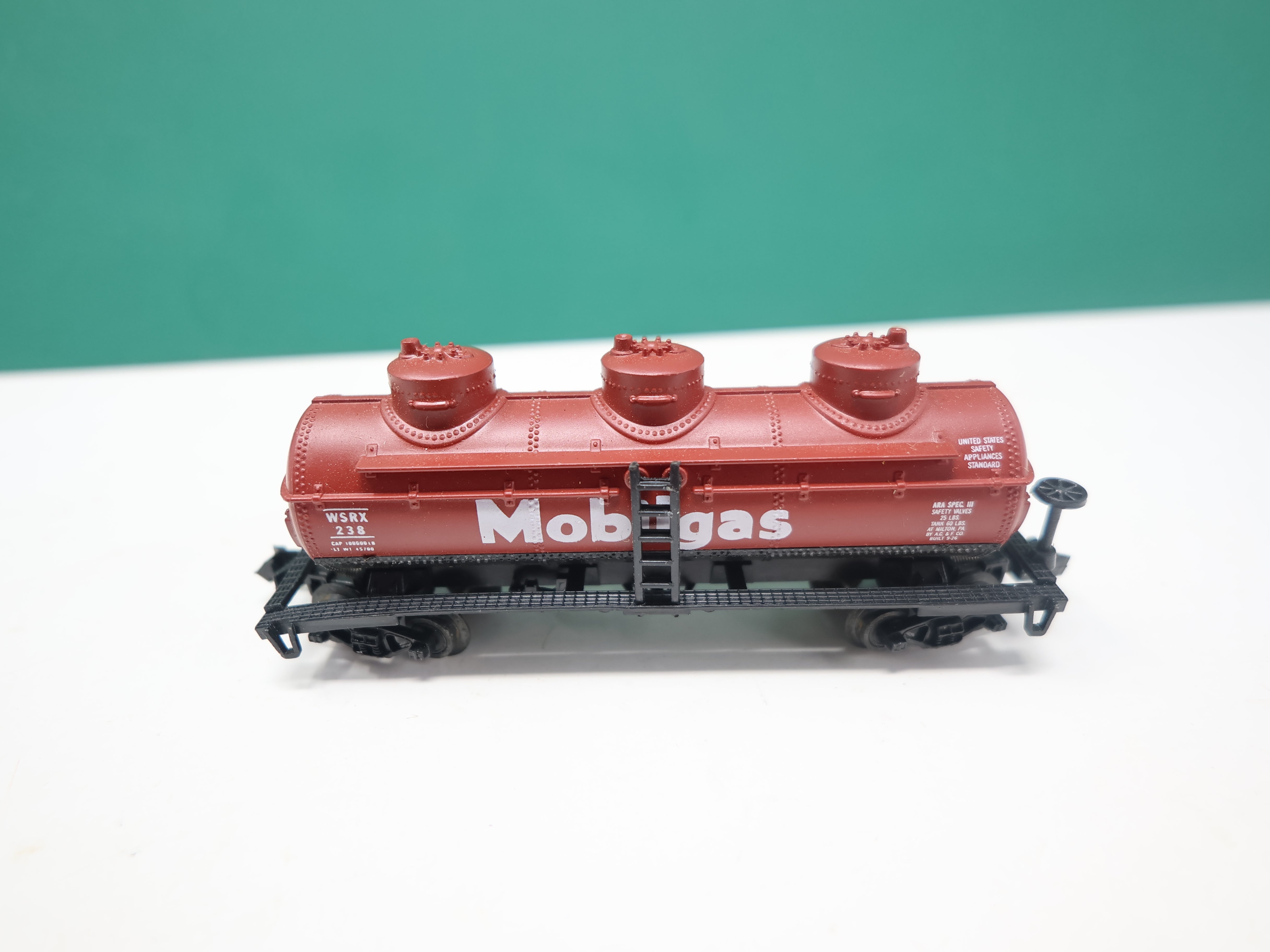 USED Life-Like 7766 N Scale, Triple Dome Tank Car, Mobil WSRX #238