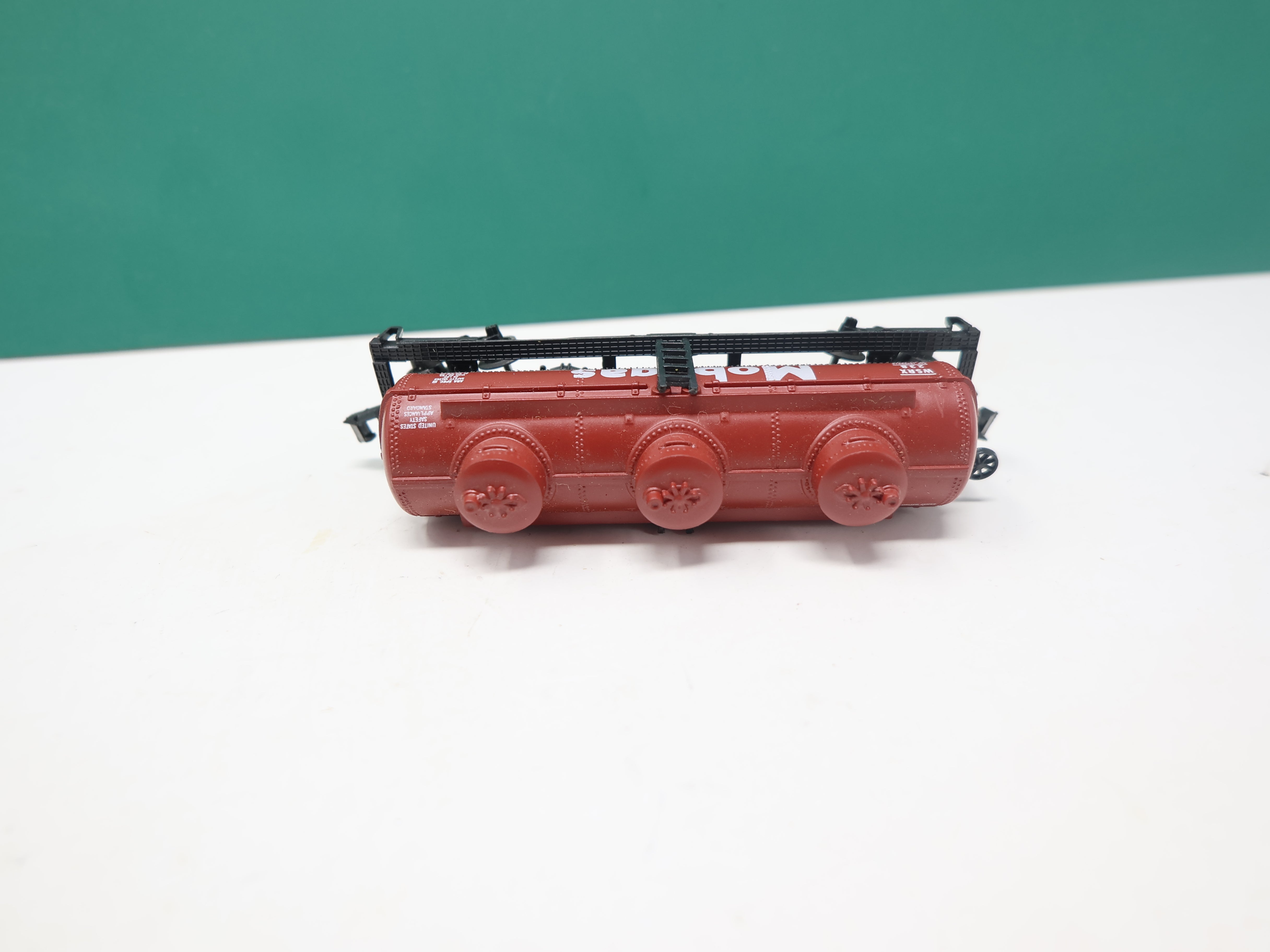 USED Life-Like 7766 N Scale, Triple Dome Tank Car, Mobil WSRX #238