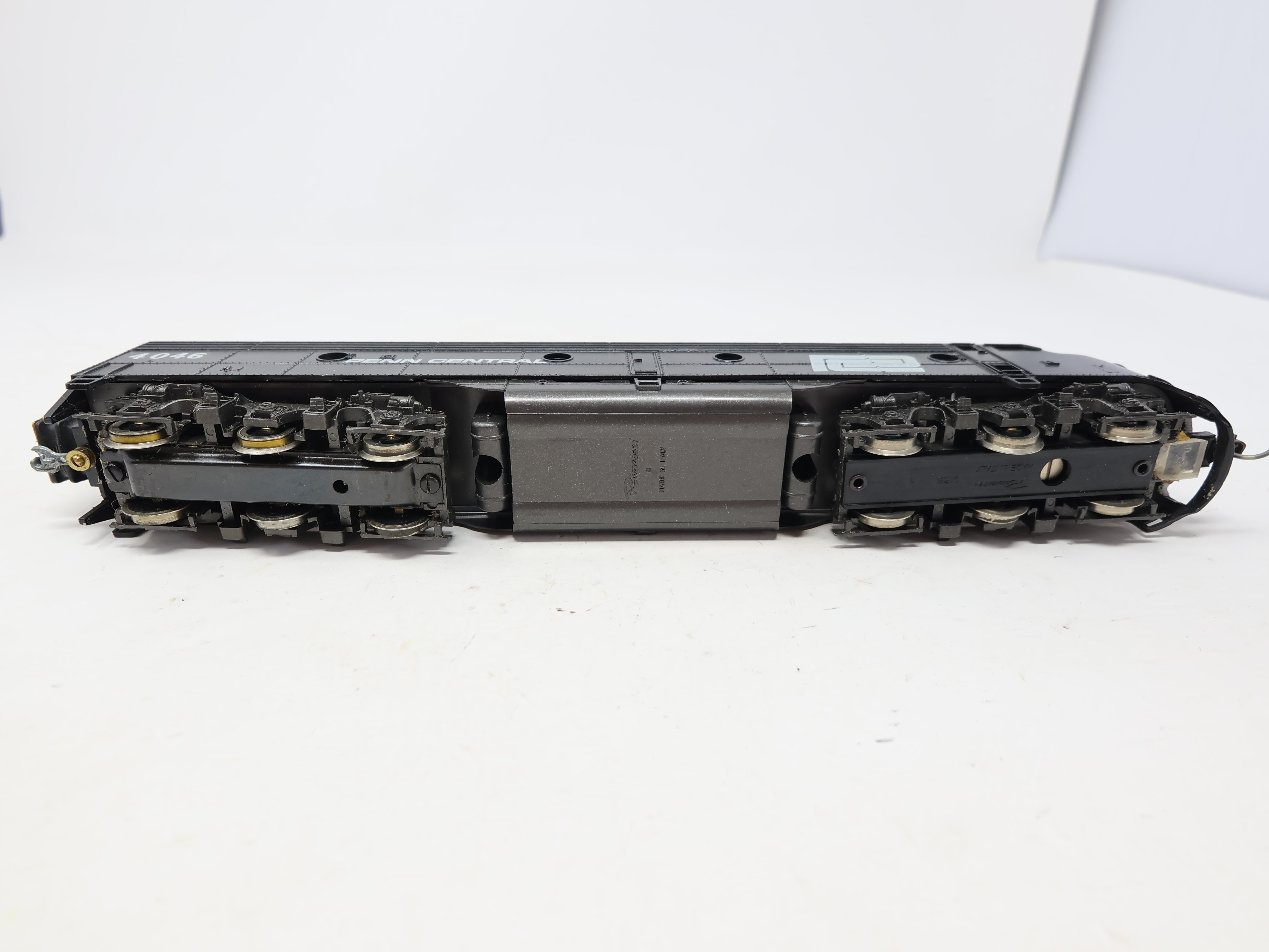 USED Rivarossi HO Scale, E8 Diesel Locomotive, Penn Central PC #4046 (DC)