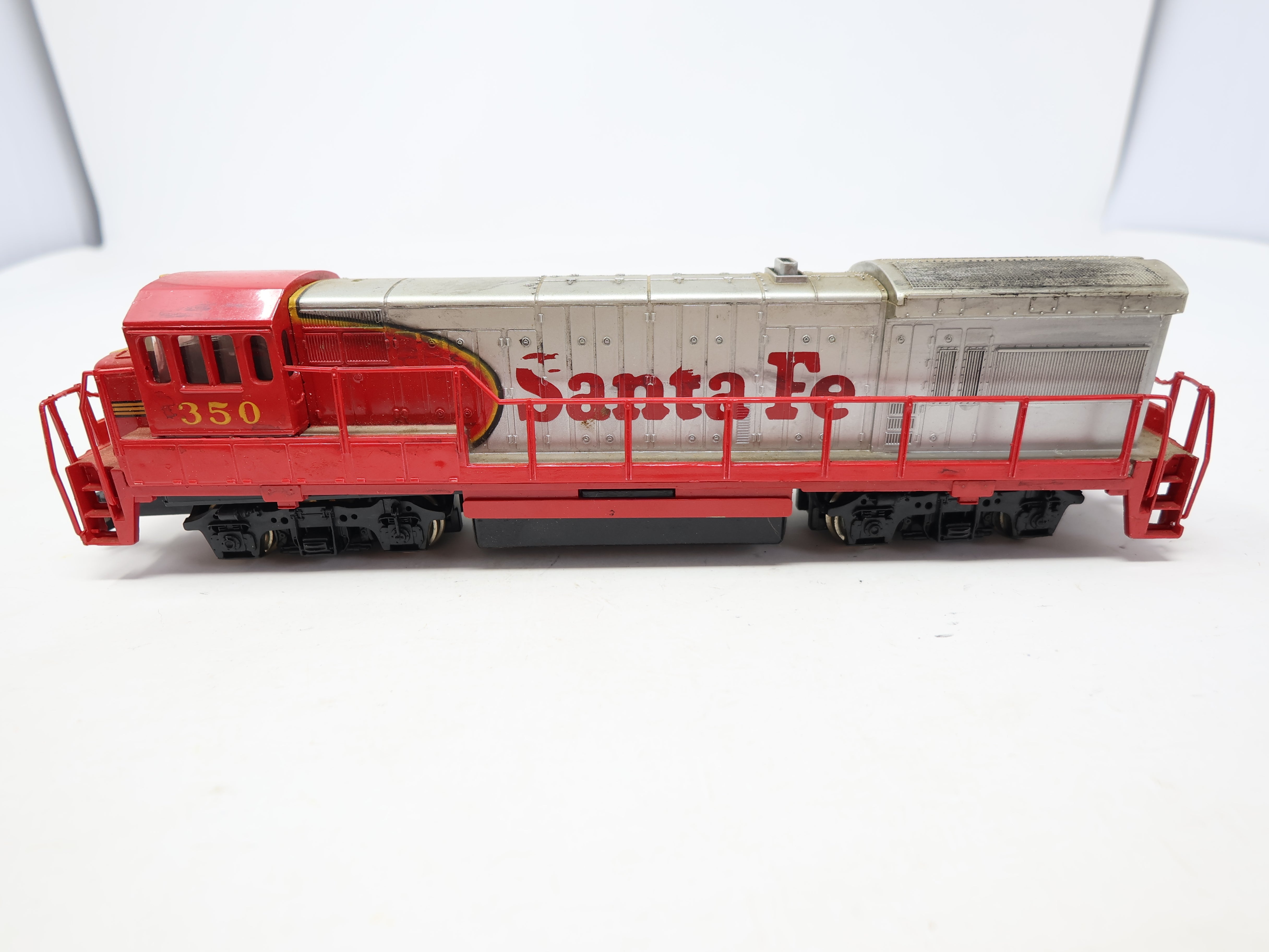 USED Bachmann HO Scale, U36B Diesel Locomotive, Santa Fe #350, Weathered Parts/Repairs (DC)