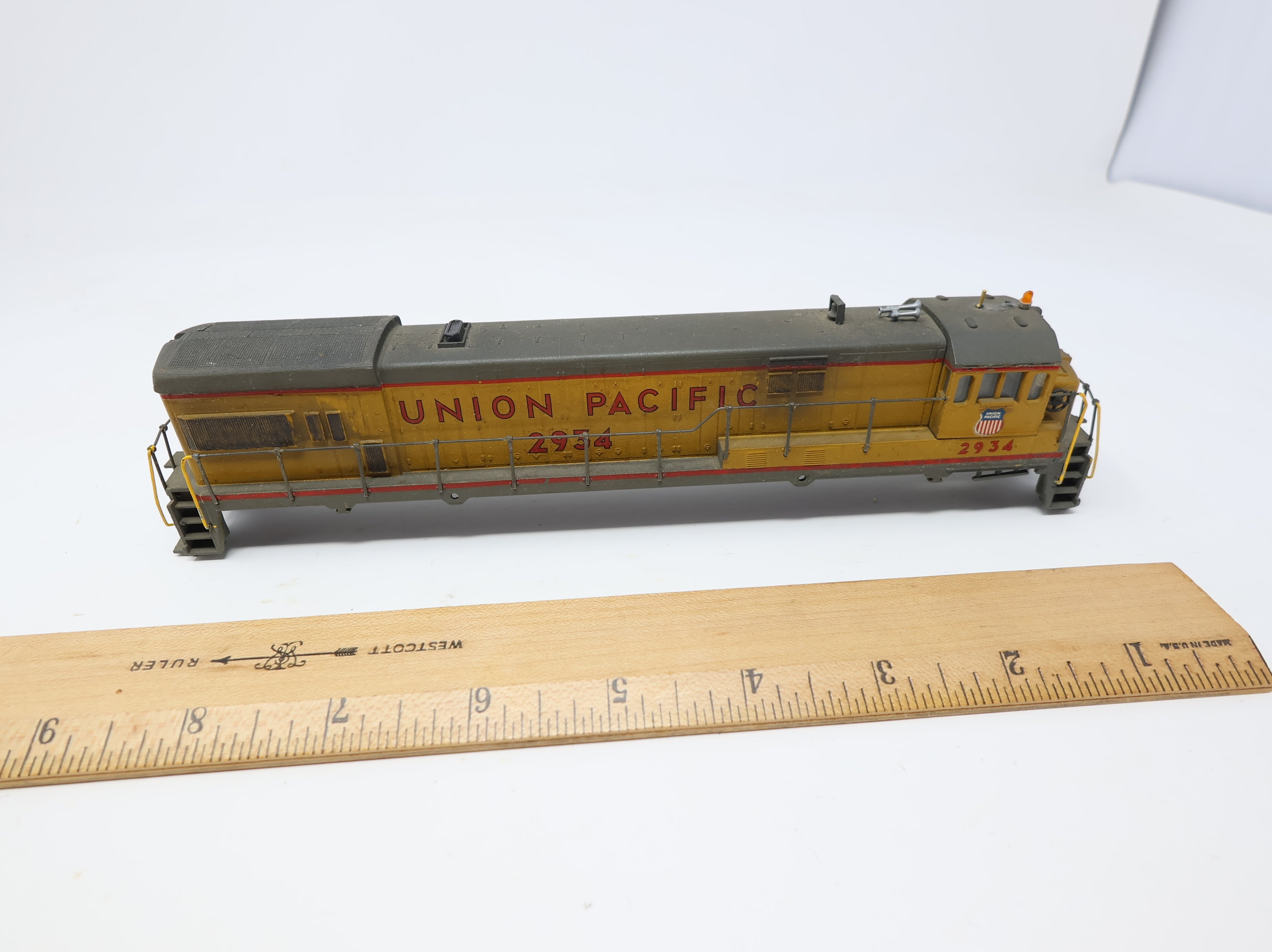 USED Athearn HO Scale U30C Diesel Locomotive Shell Only Union Pacific UP #2934 Weathered