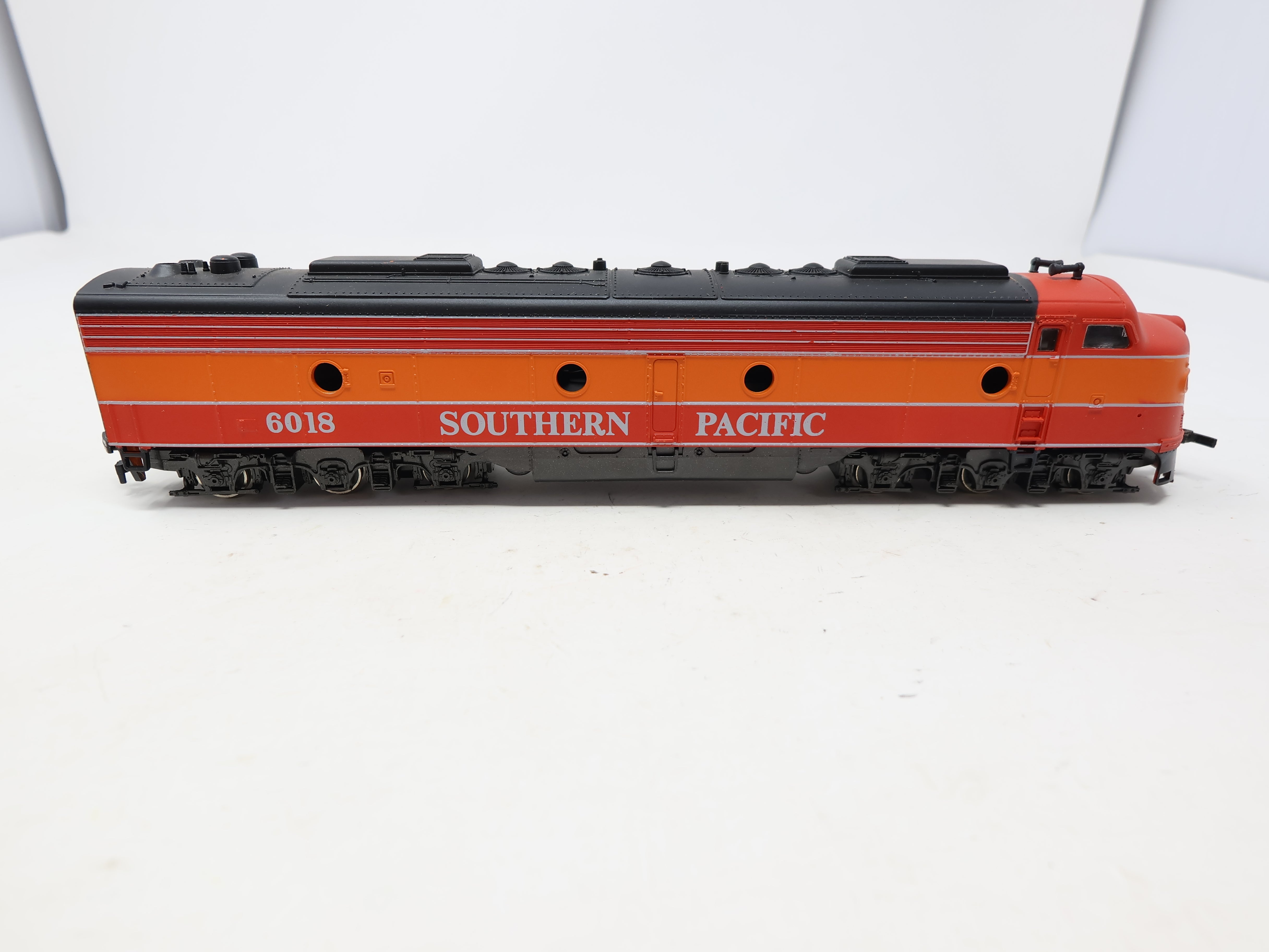 USED Rivarossi HO Scale, AHM GM E8 Diesel Locomotive, Southern Pacific #6018 (DC)