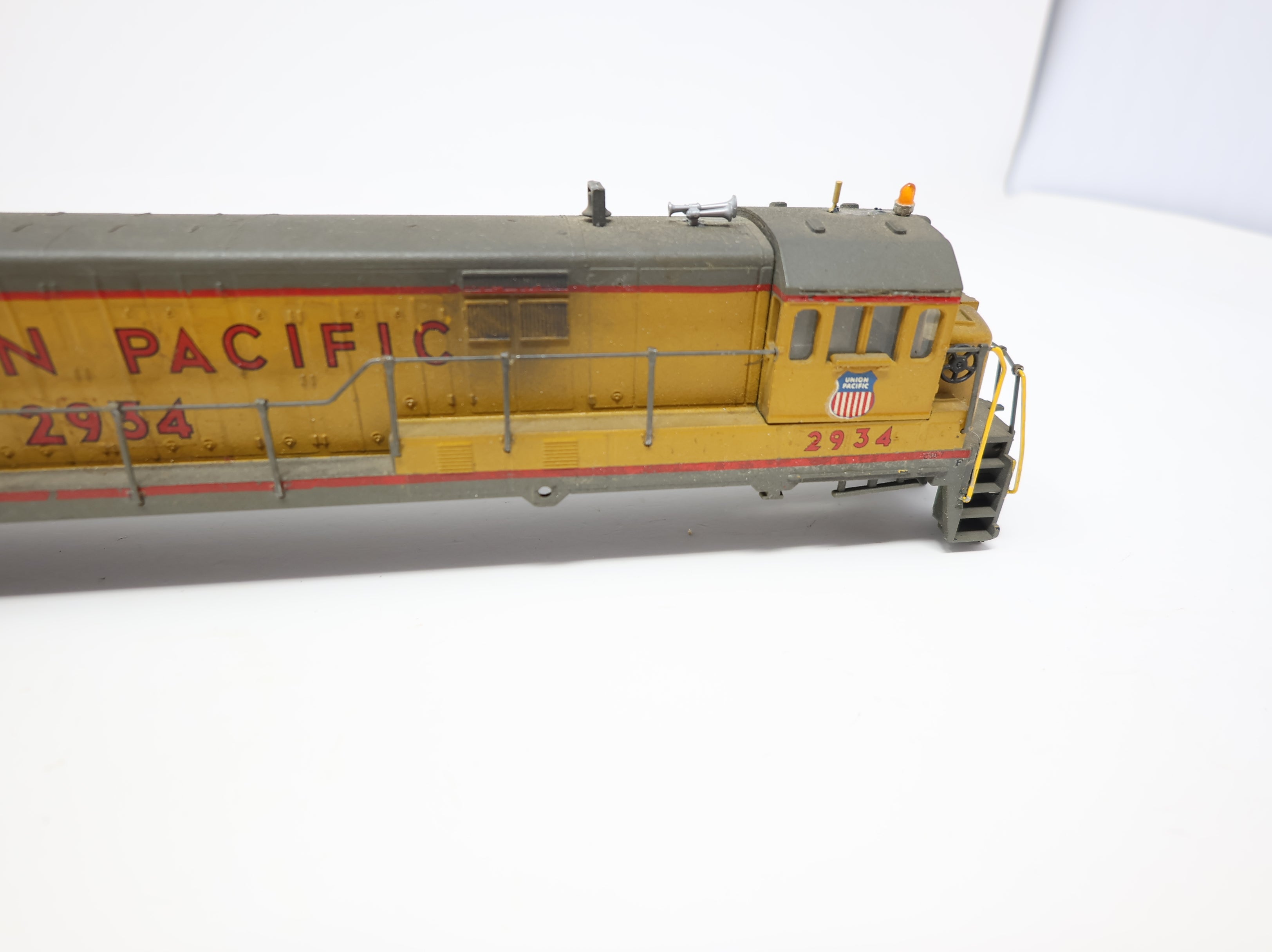 USED Athearn HO Scale U30C Diesel Locomotive Shell Only Union Pacific UP #2934 Weathered