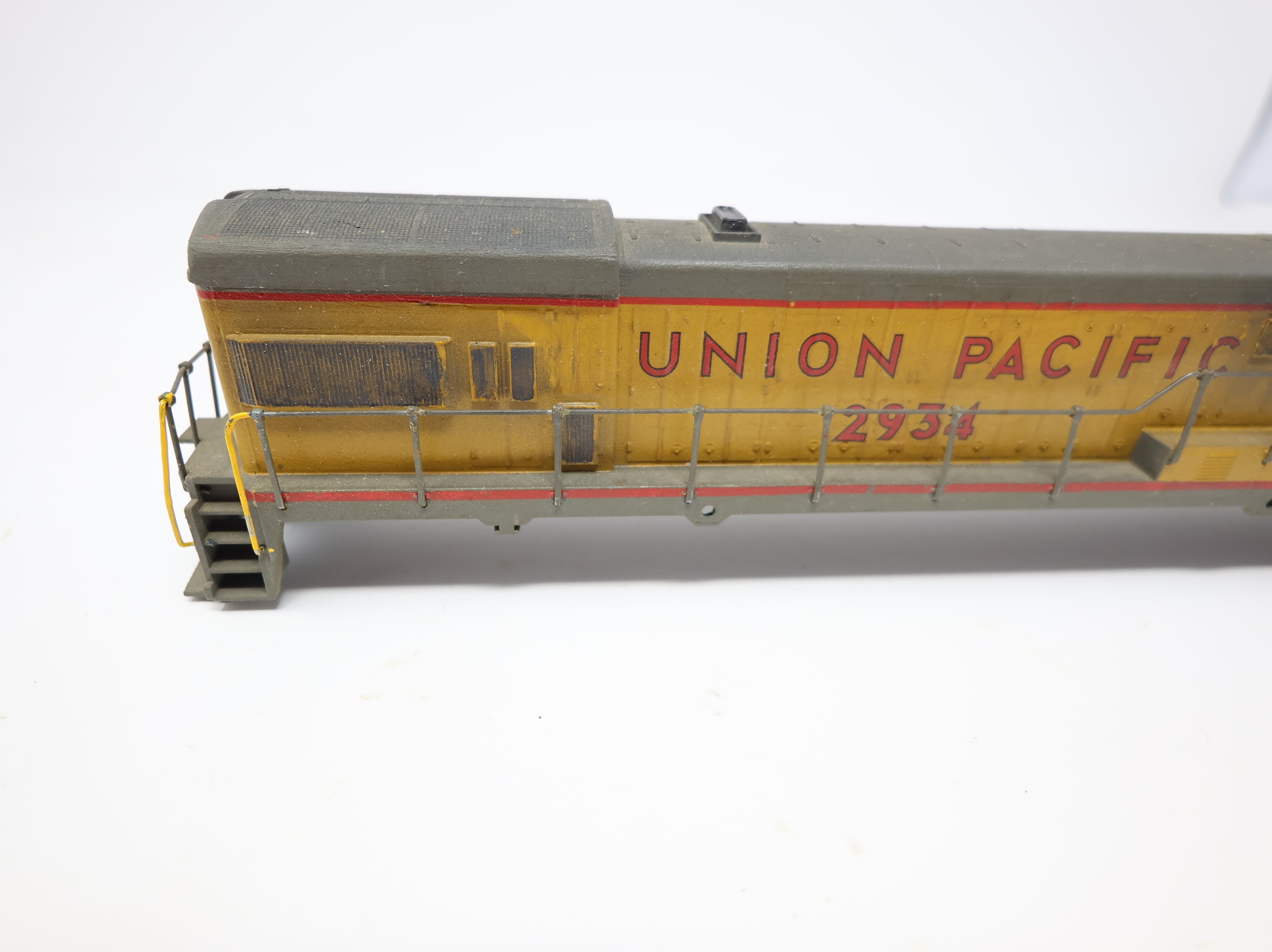 USED Athearn HO Scale U30C Diesel Locomotive Shell Only Union Pacific UP #2934 Weathered