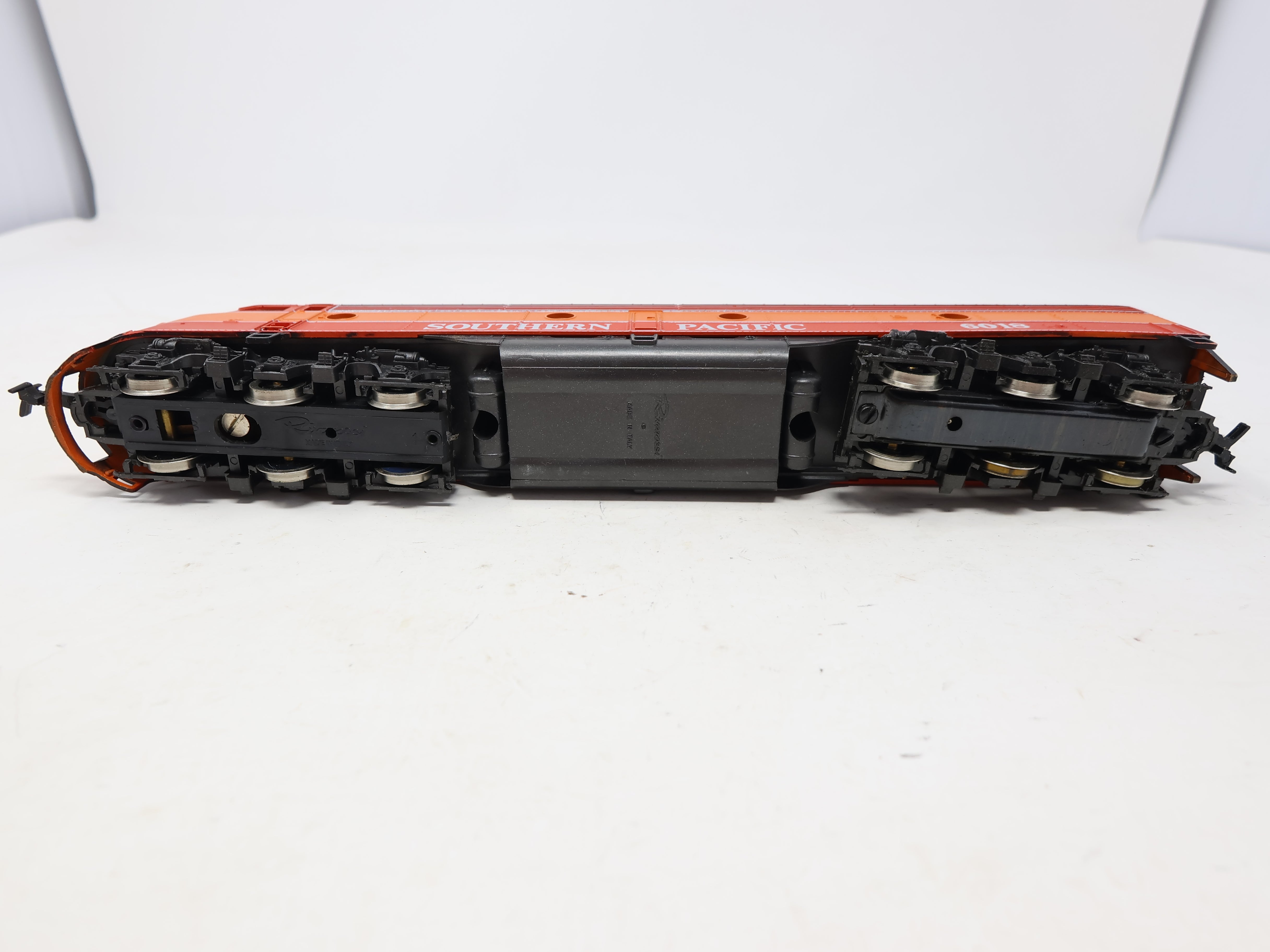 USED Rivarossi HO Scale, AHM GM E8 Diesel Locomotive, Southern Pacific #6018 (DC)