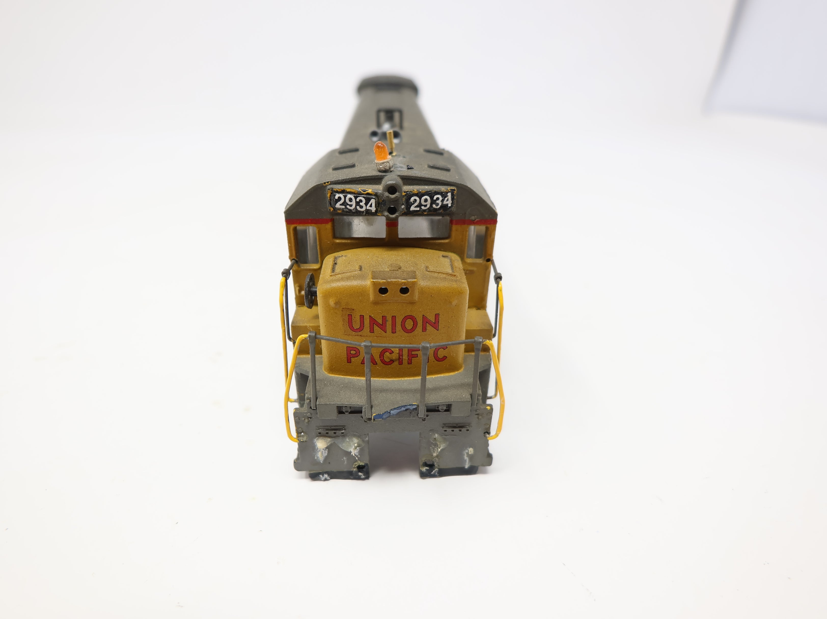 USED Athearn HO Scale U30C Diesel Locomotive Shell Only Union Pacific UP #2934 Weathered