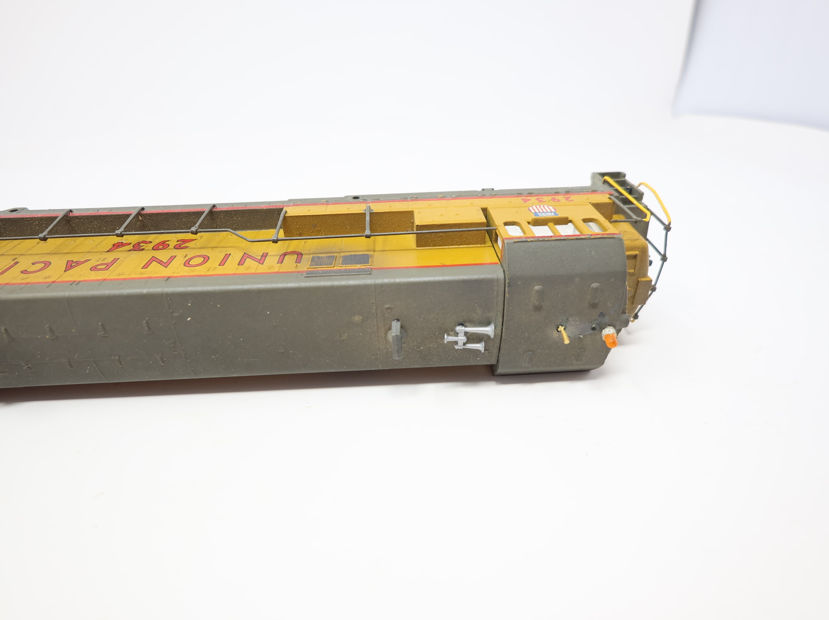 USED Athearn HO Scale U30C Diesel Locomotive Shell Only Union Pacific UP #2934 Weathered