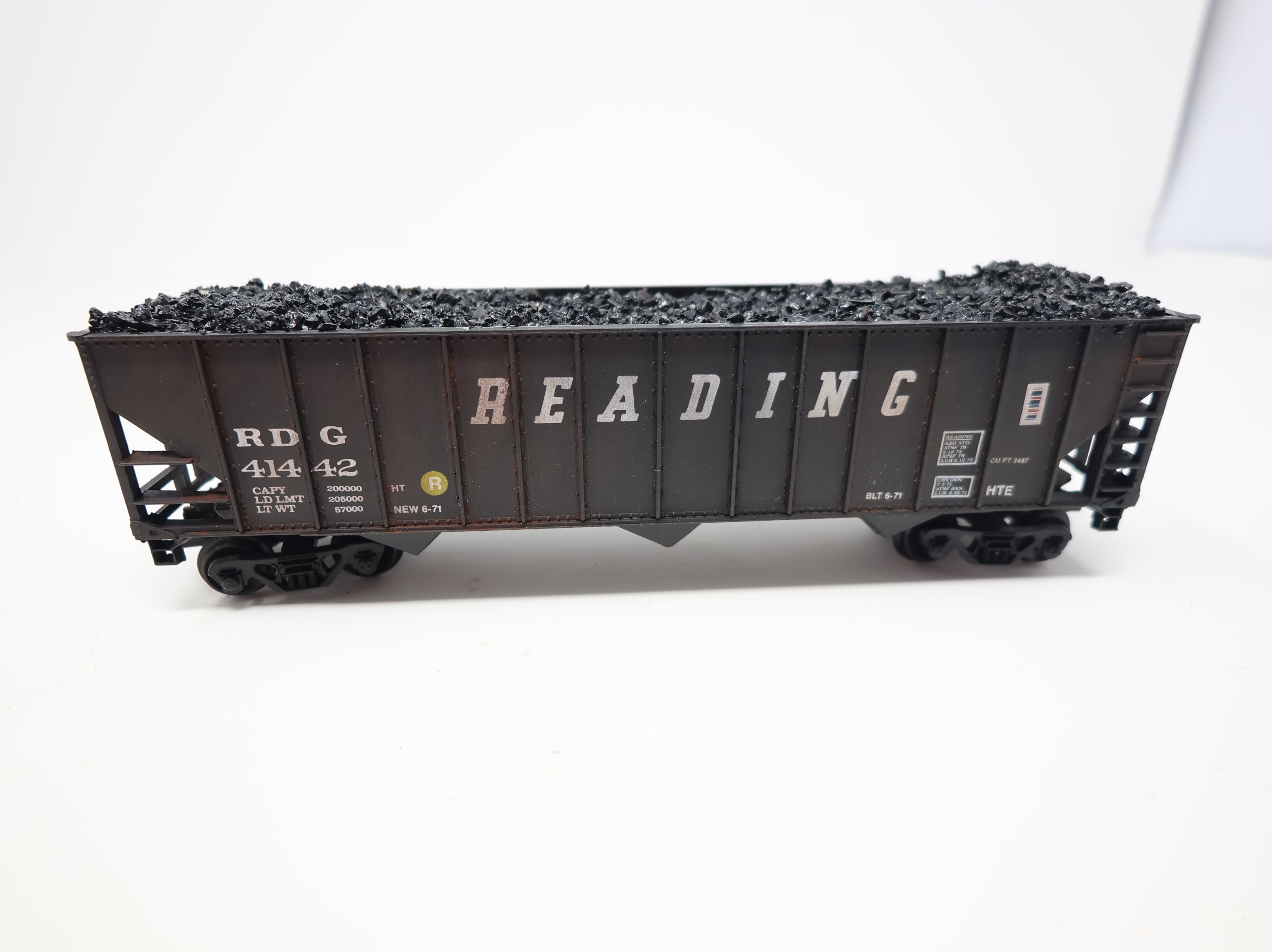 USED HO Scale 3 Bay Open Hopper w/ Coal Load Reading RDG #41442 Weathered