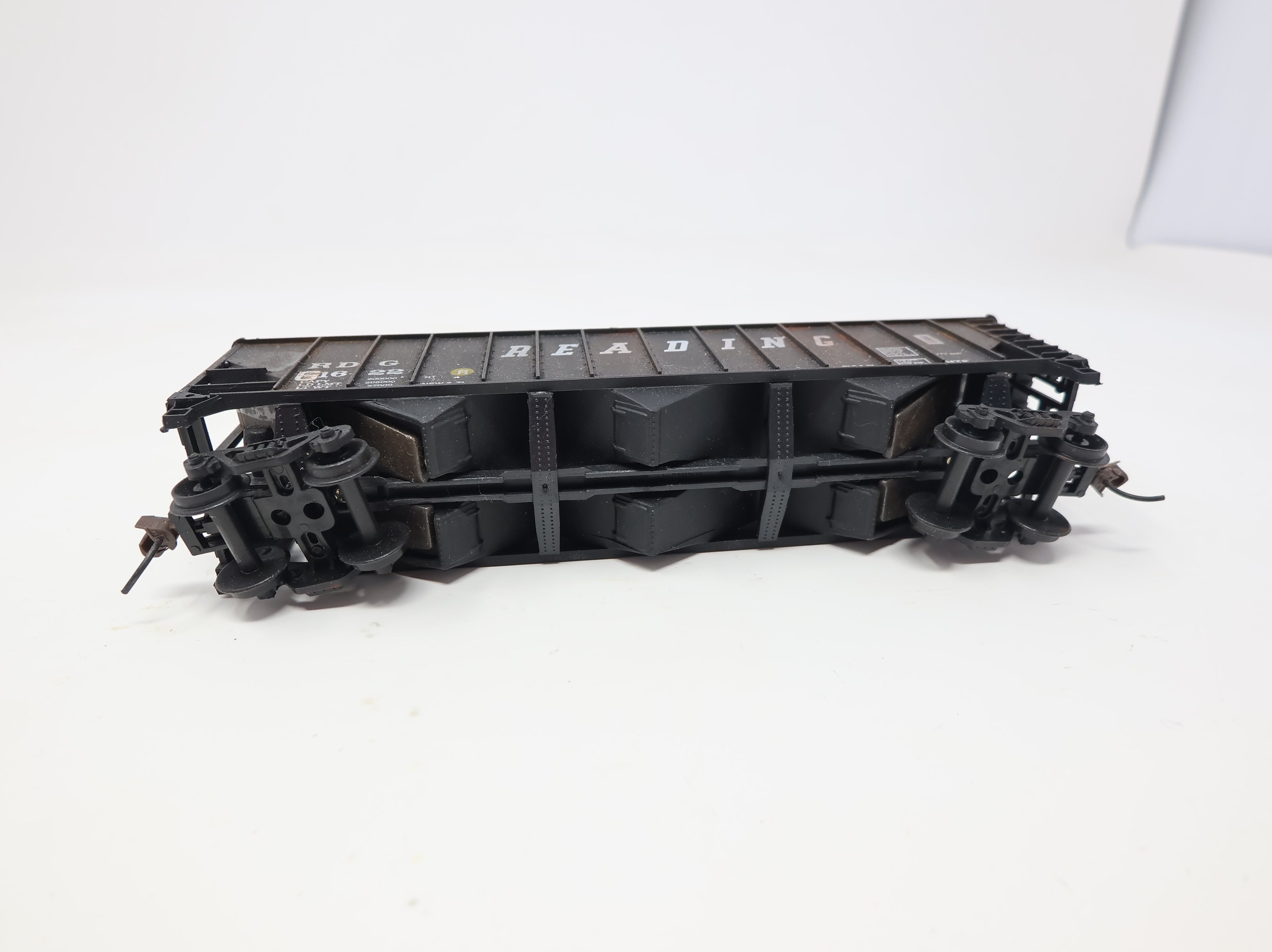 USED HO Scale 3 Bay Open Hopper w/ Coal Load Reading RDG #61622 Weathered