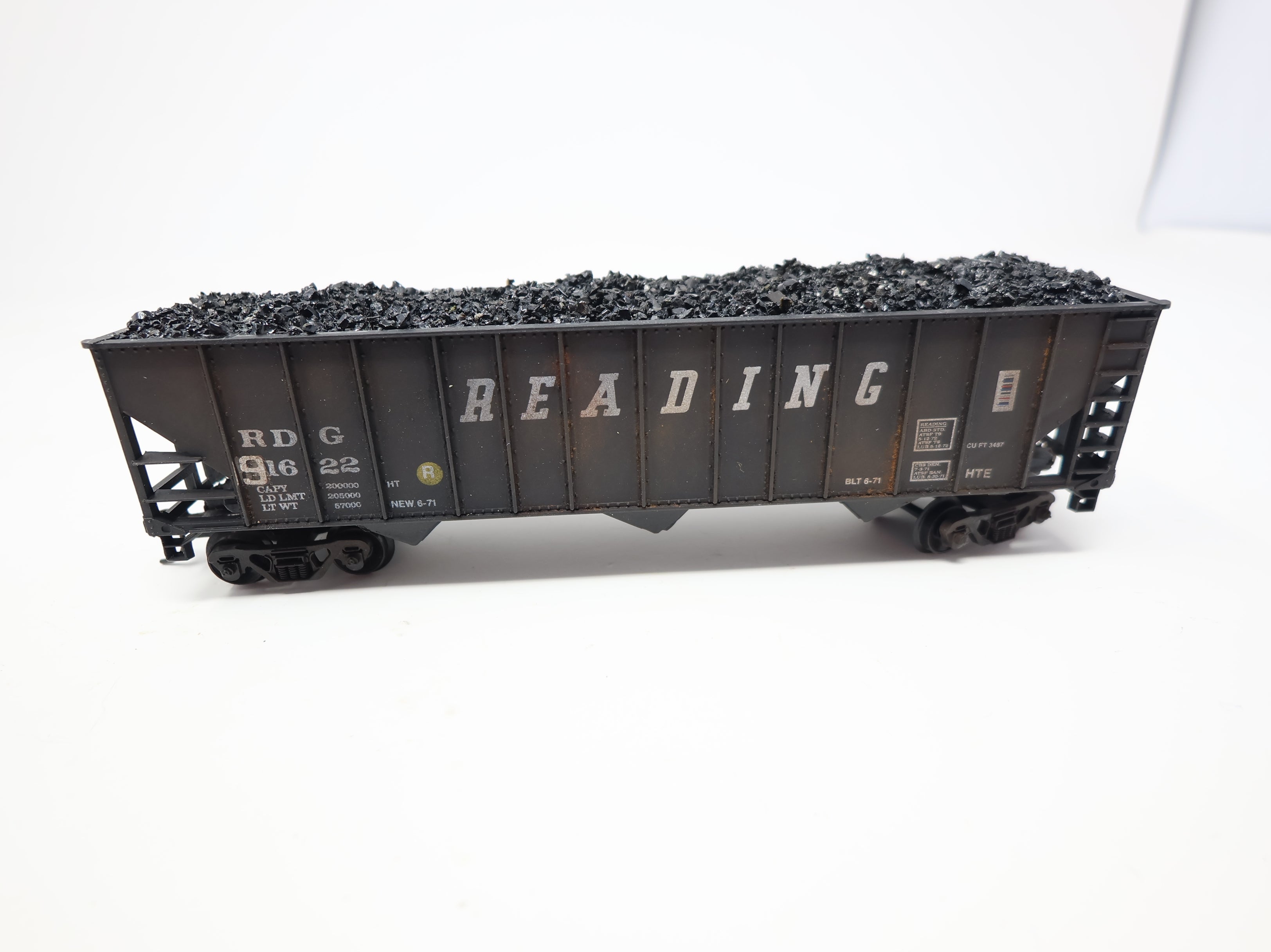 USED HO Scale 3 Bay Open Hopper w/ Coal Load Reading RDG #91622 Weathered