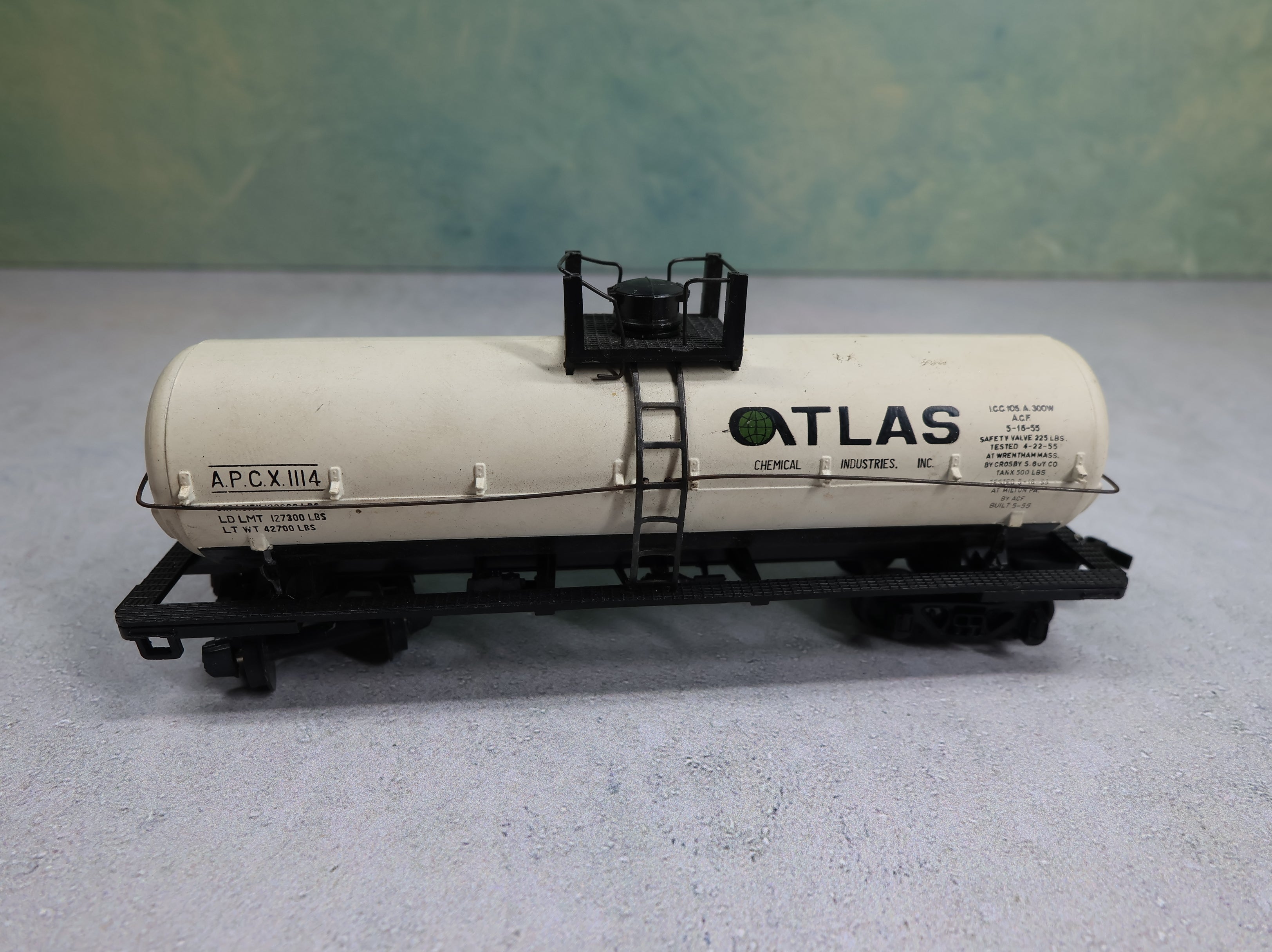 USED AHM HO Scale Single Dome Tank Car Atlas Chemical APCX #1114