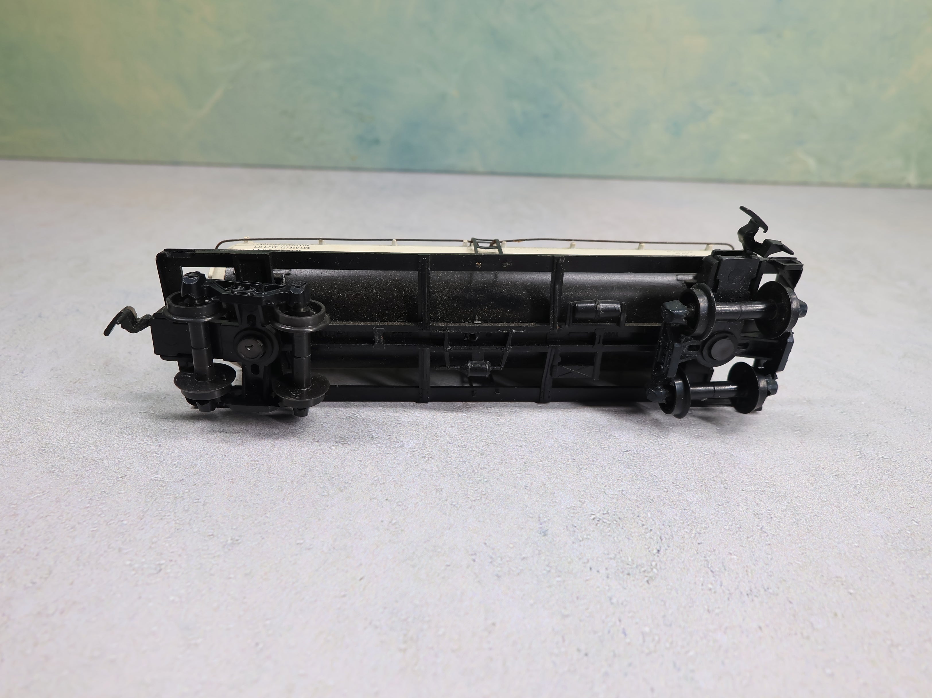 USED AHM HO Scale Single Dome Tank Car Atlas Chemical APCX #1114