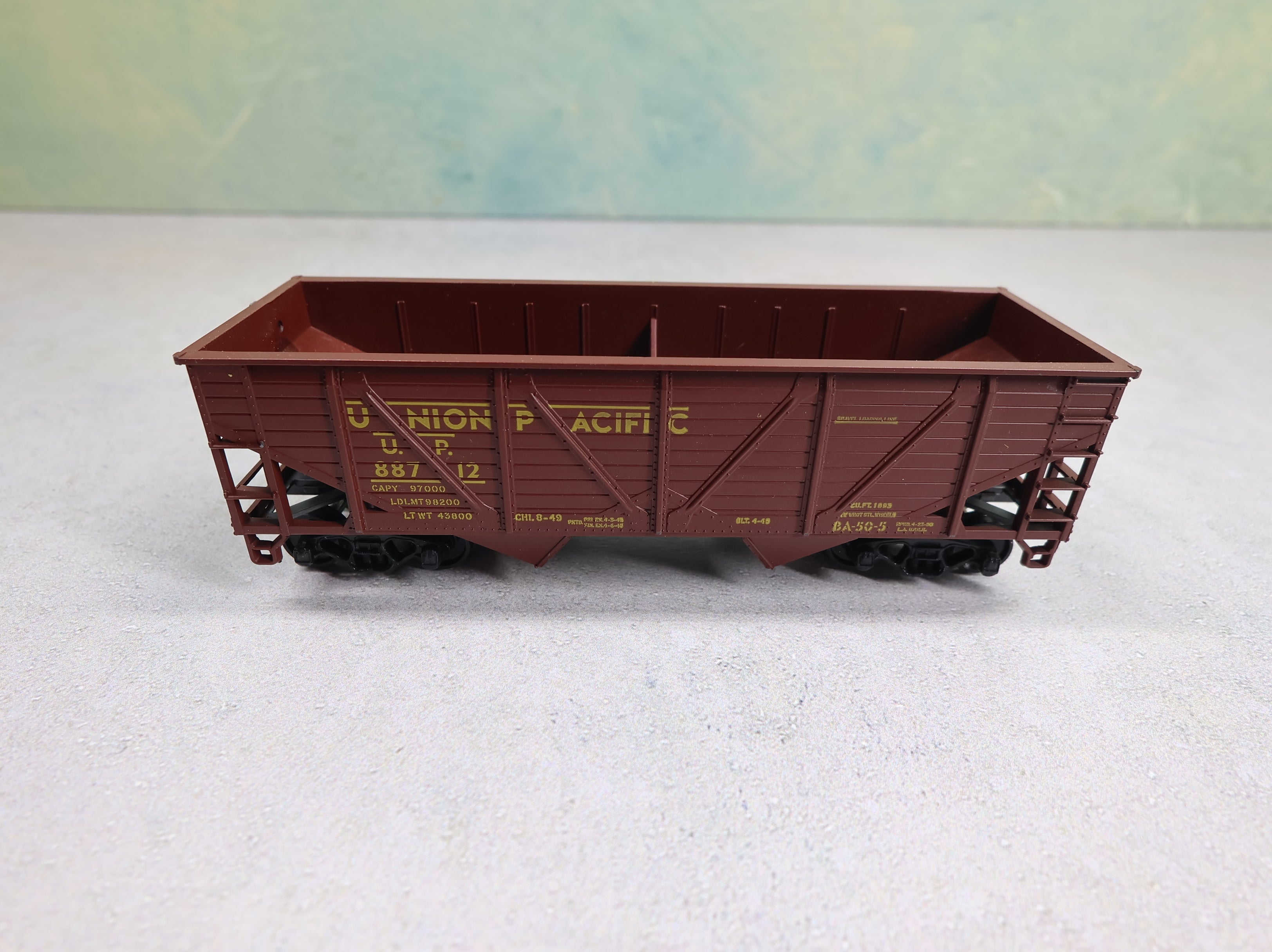 USED Athearn HO Scale 2 Bay Wood & Steel Hopper Union Pacific UP #88712