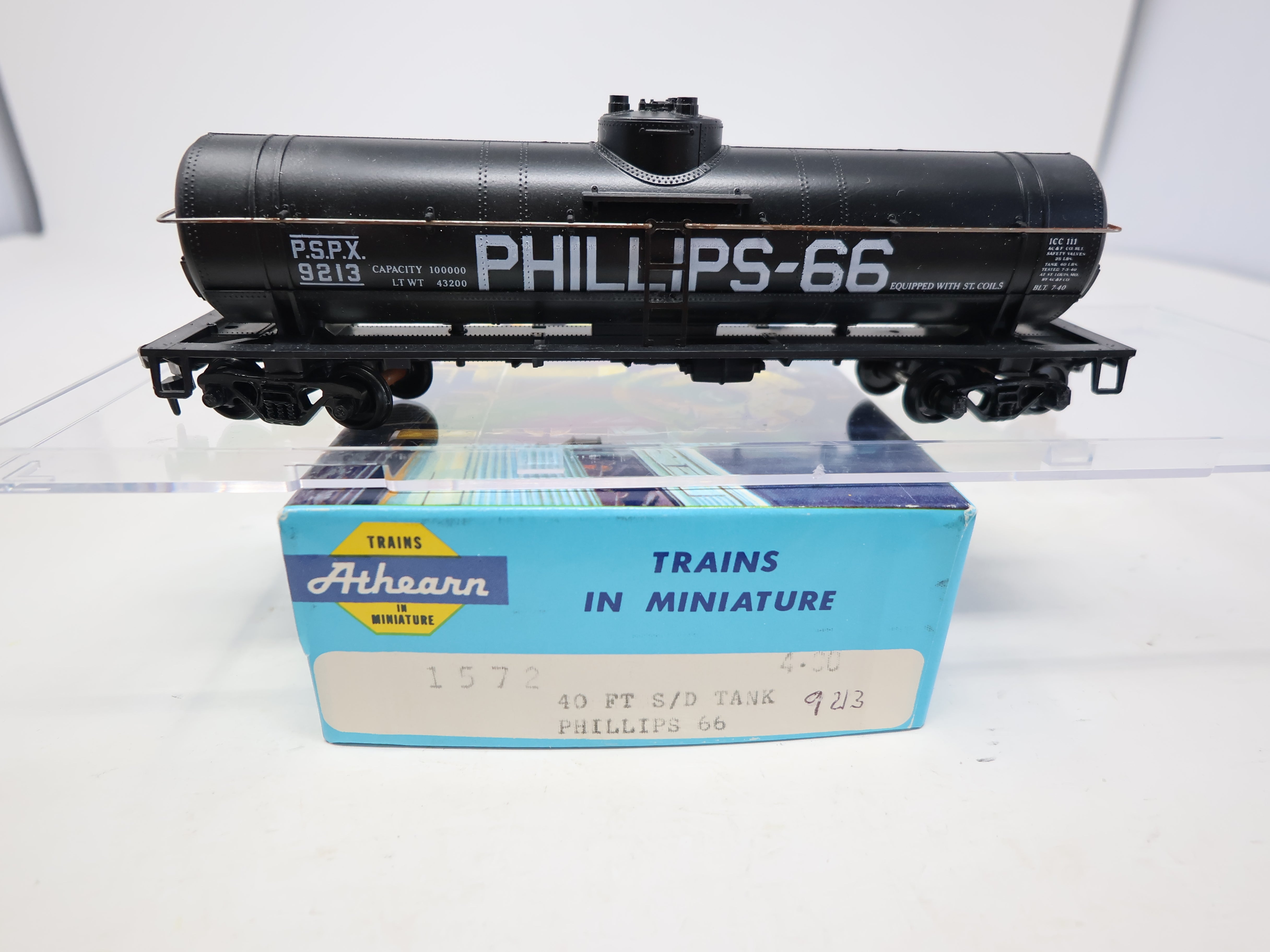 USED Athearn 1572 HO Scale, Single Dome Tank Car, Phillips 66 PSPX #9213