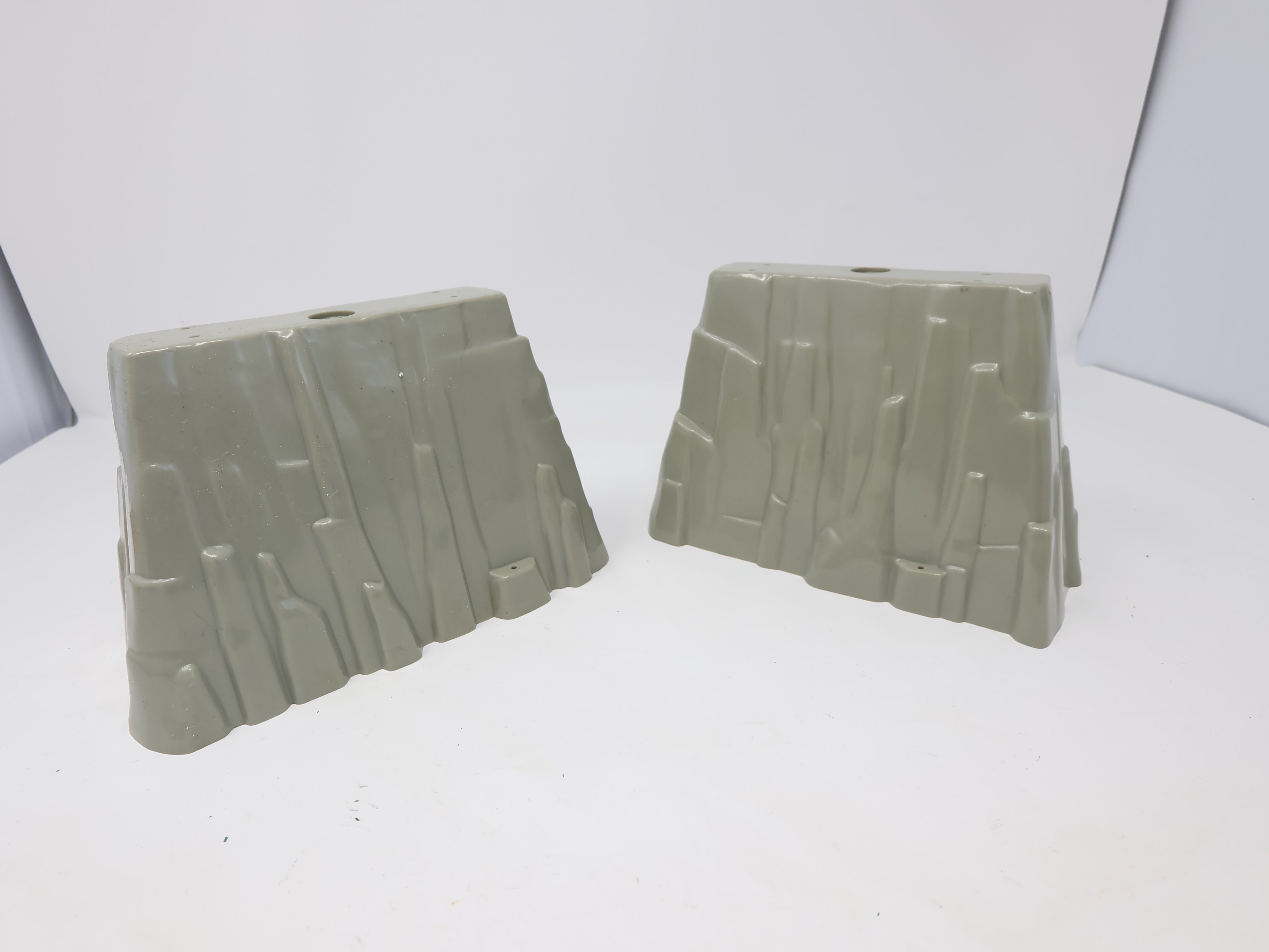 USED Lionel O, Lot of 2 Gray Rock Piers