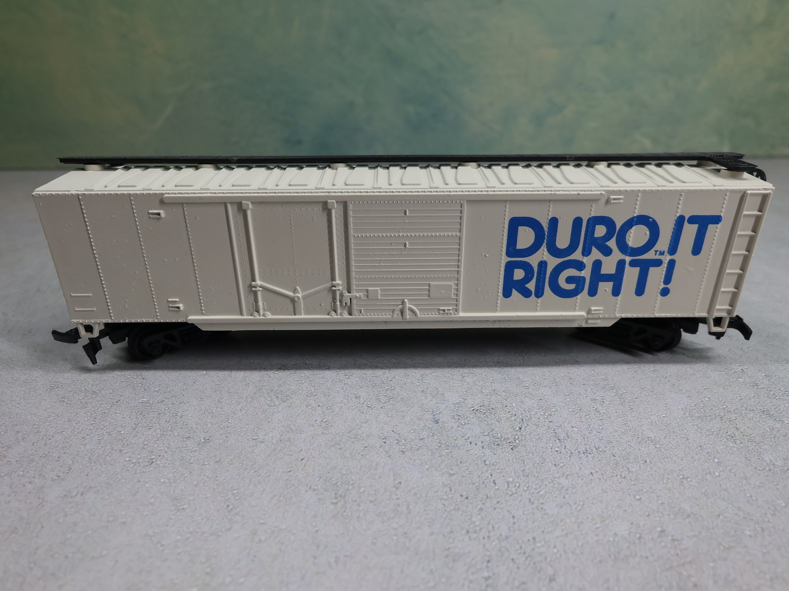 USED AHM HO Scale 50' Steel Box Car Duro It Right Billboard