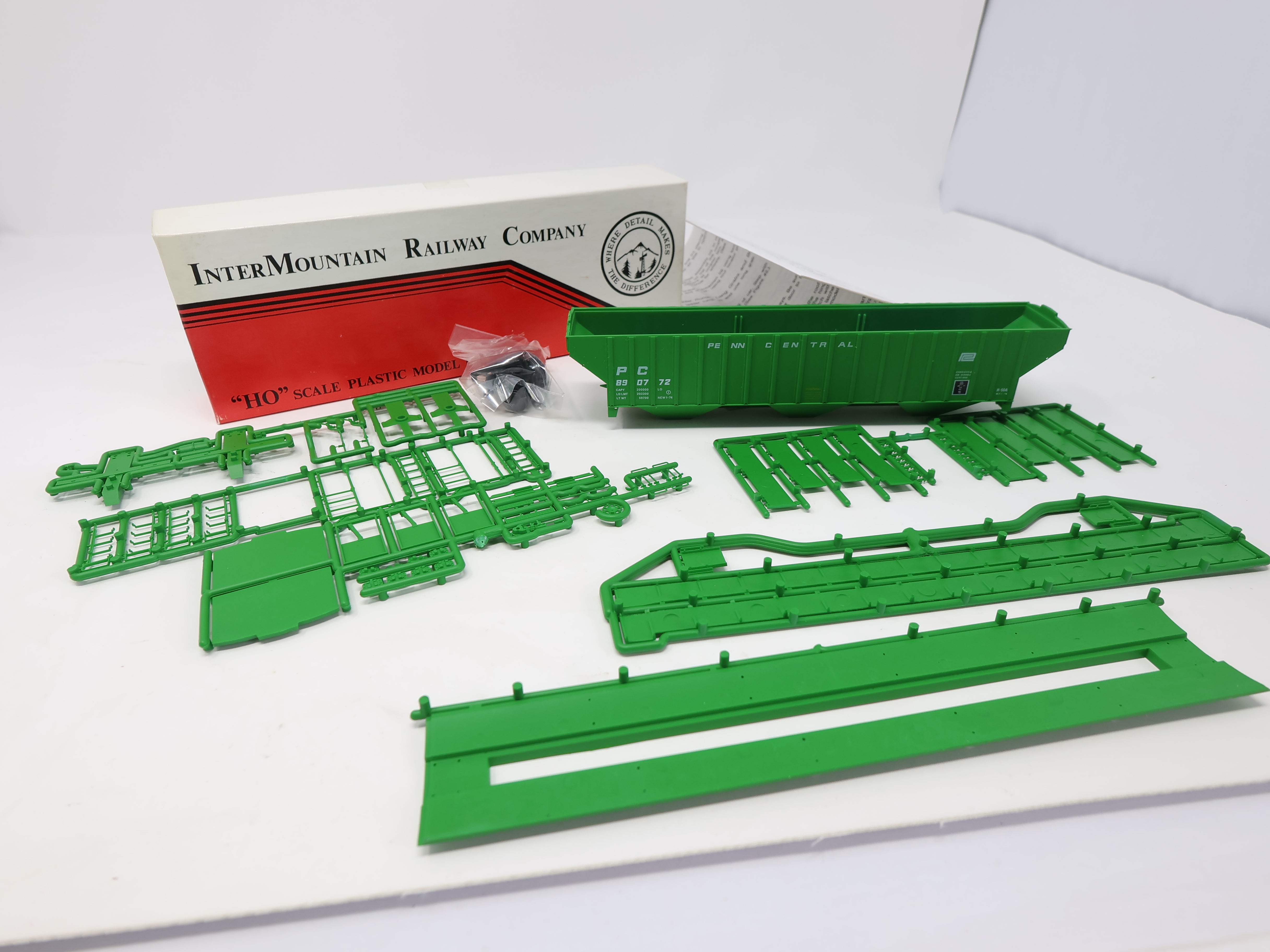 USED Intermountain 40321-09 HO Scale, 3-Bay Covered Hopper, Penn Central PC #890772 (KIT)