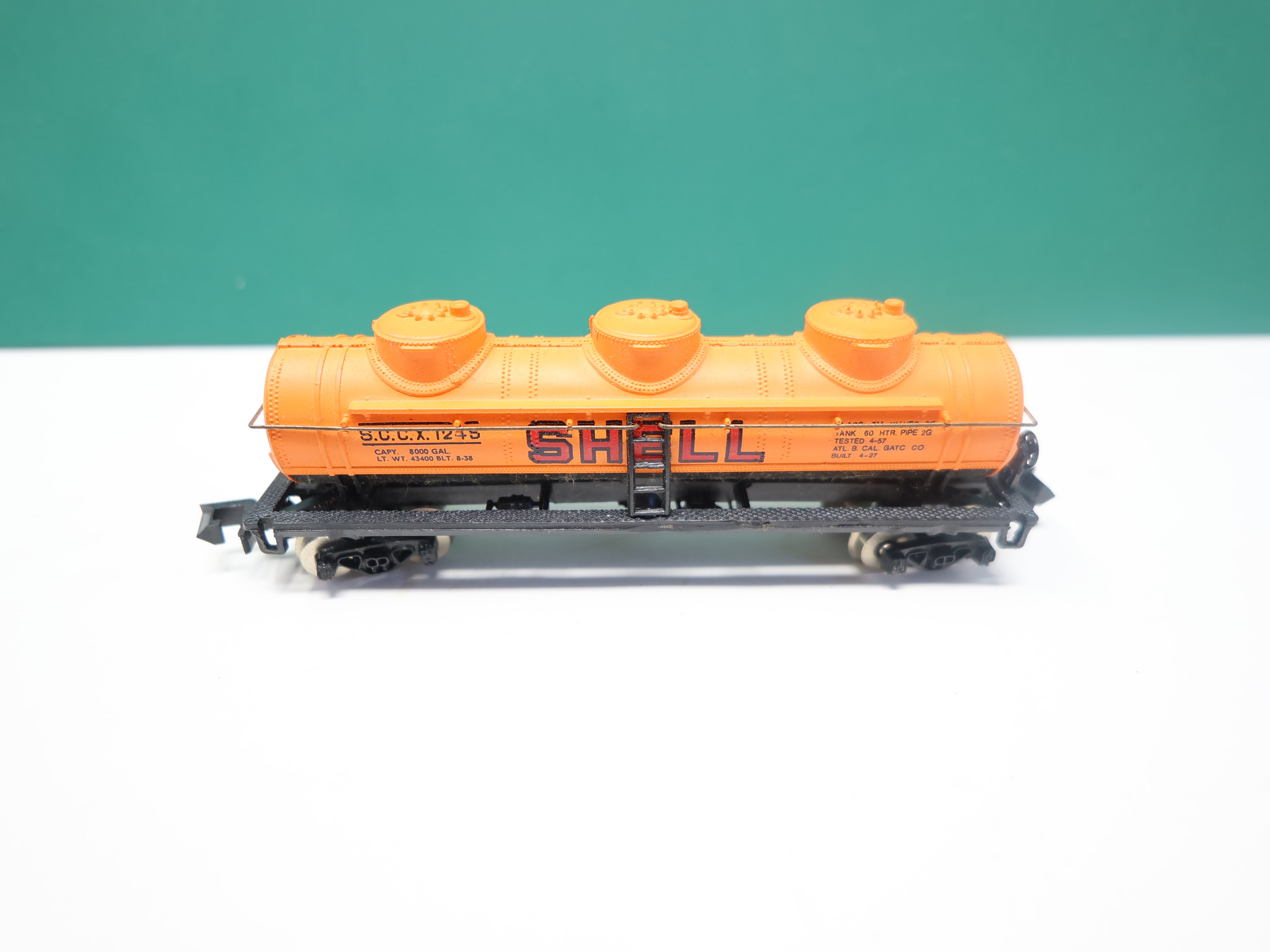 USED Bachmann N Scale, Triple Dome Tank Car, Shell SCCX #1245