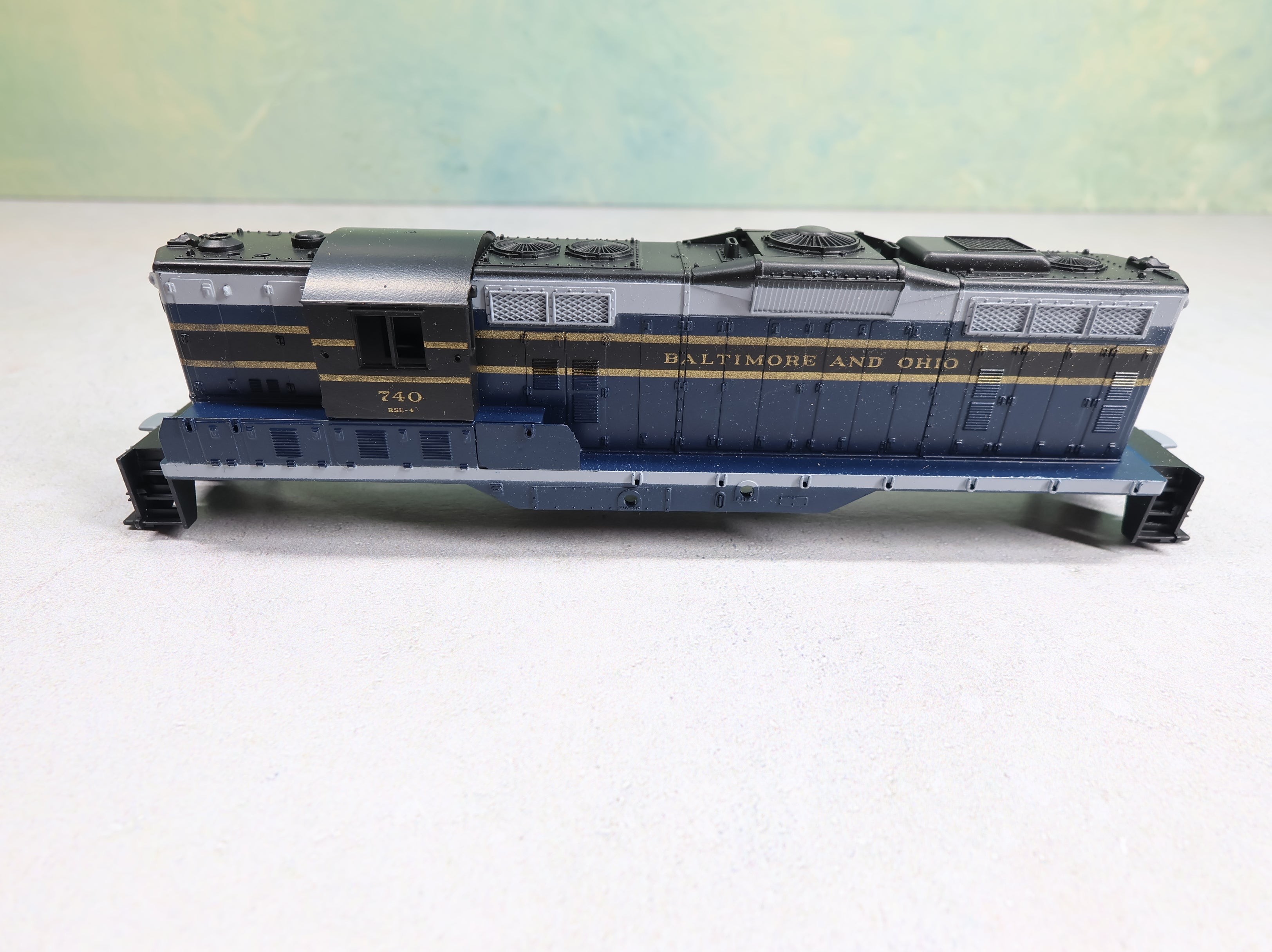 USED Athearn HO Scale GP-9 Diesel Locomotive Baltimore and Ohio #740 Shell w/ Detail Parts