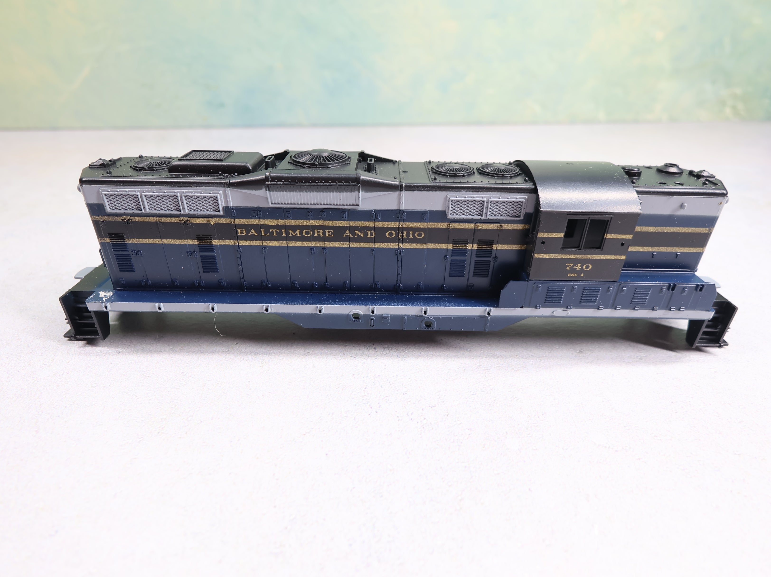 USED Athearn HO Scale GP-9 Diesel Locomotive Baltimore and Ohio #740 Shell w/ Detail Parts