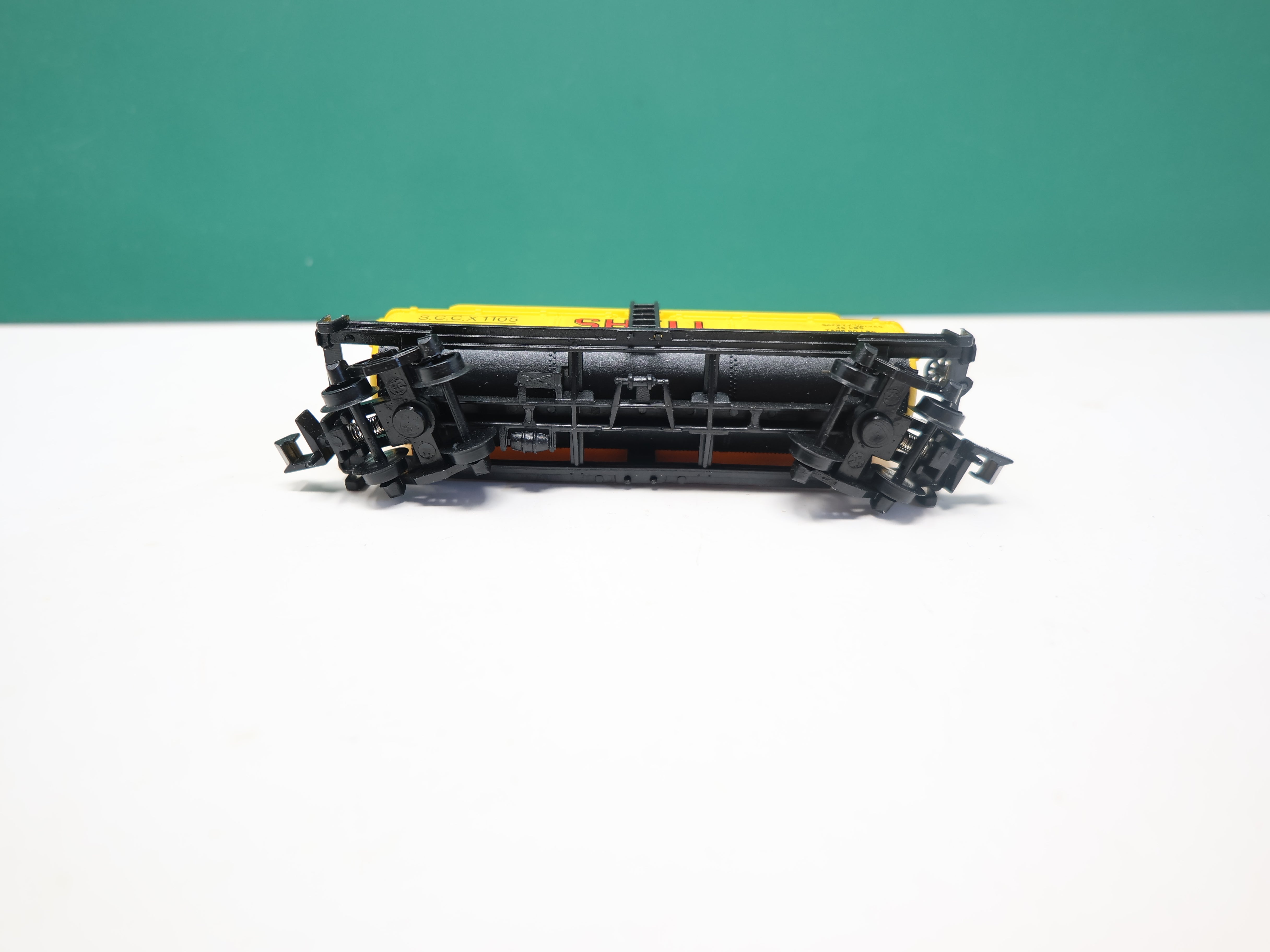 USED Model Power 3416 N Scale, Triple Dome Tank Car, Shell SCCX #1105