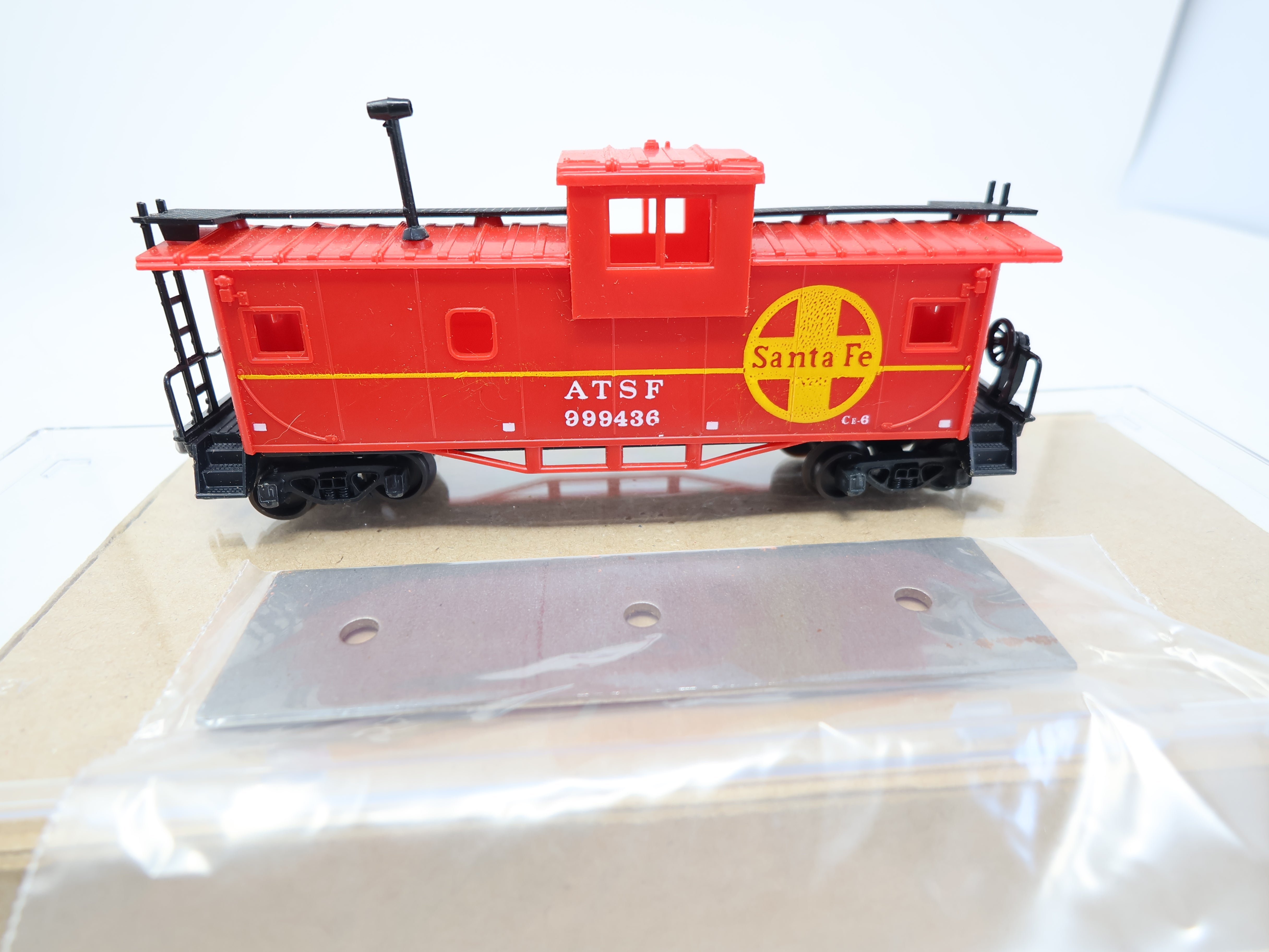 USED Playart HO Scale, Caboose, Santa Fe ATSF #999436