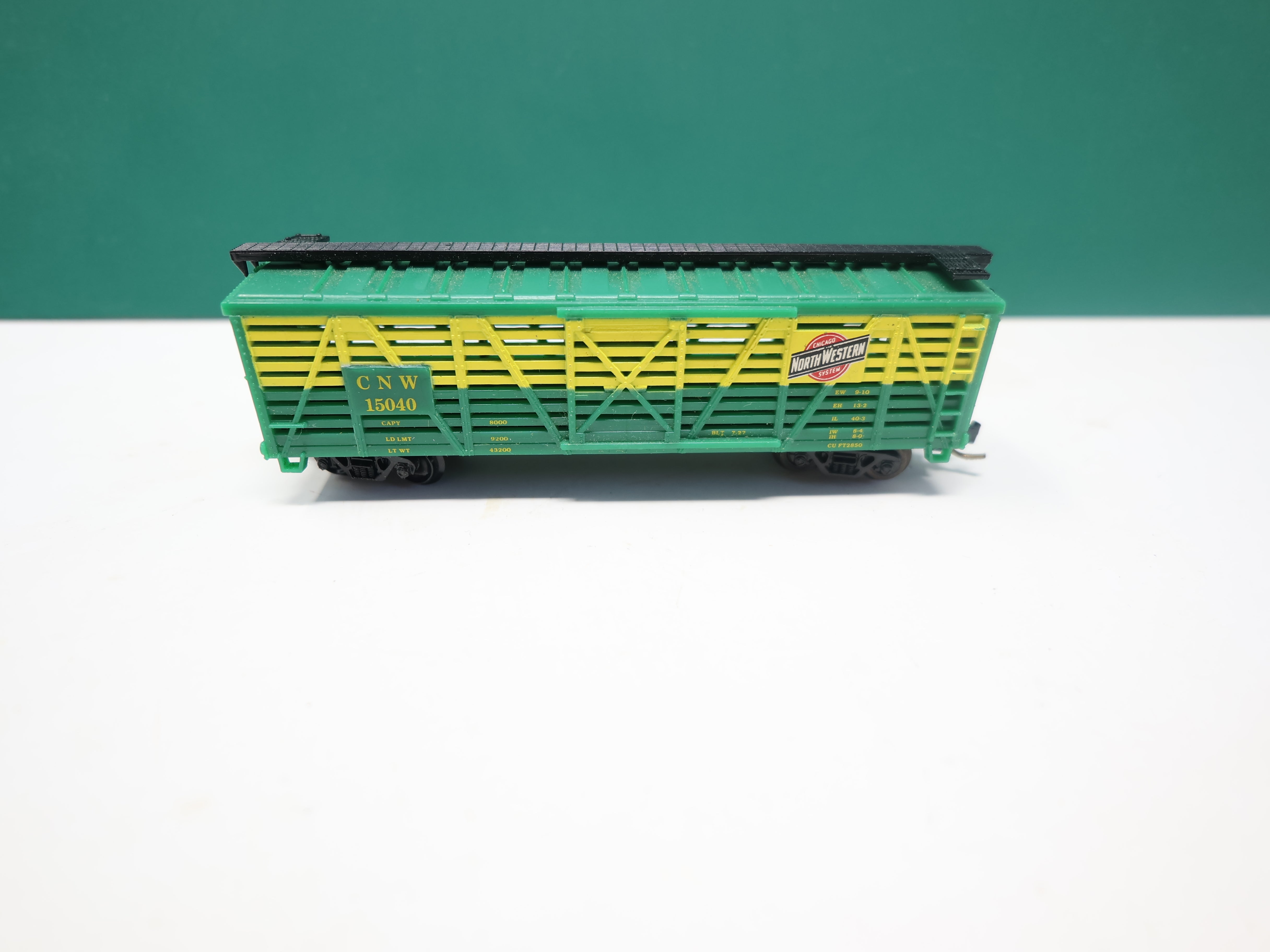 USED Life-Like N Scale, 40' Stock Car, Chicago & North Western CNW #15040