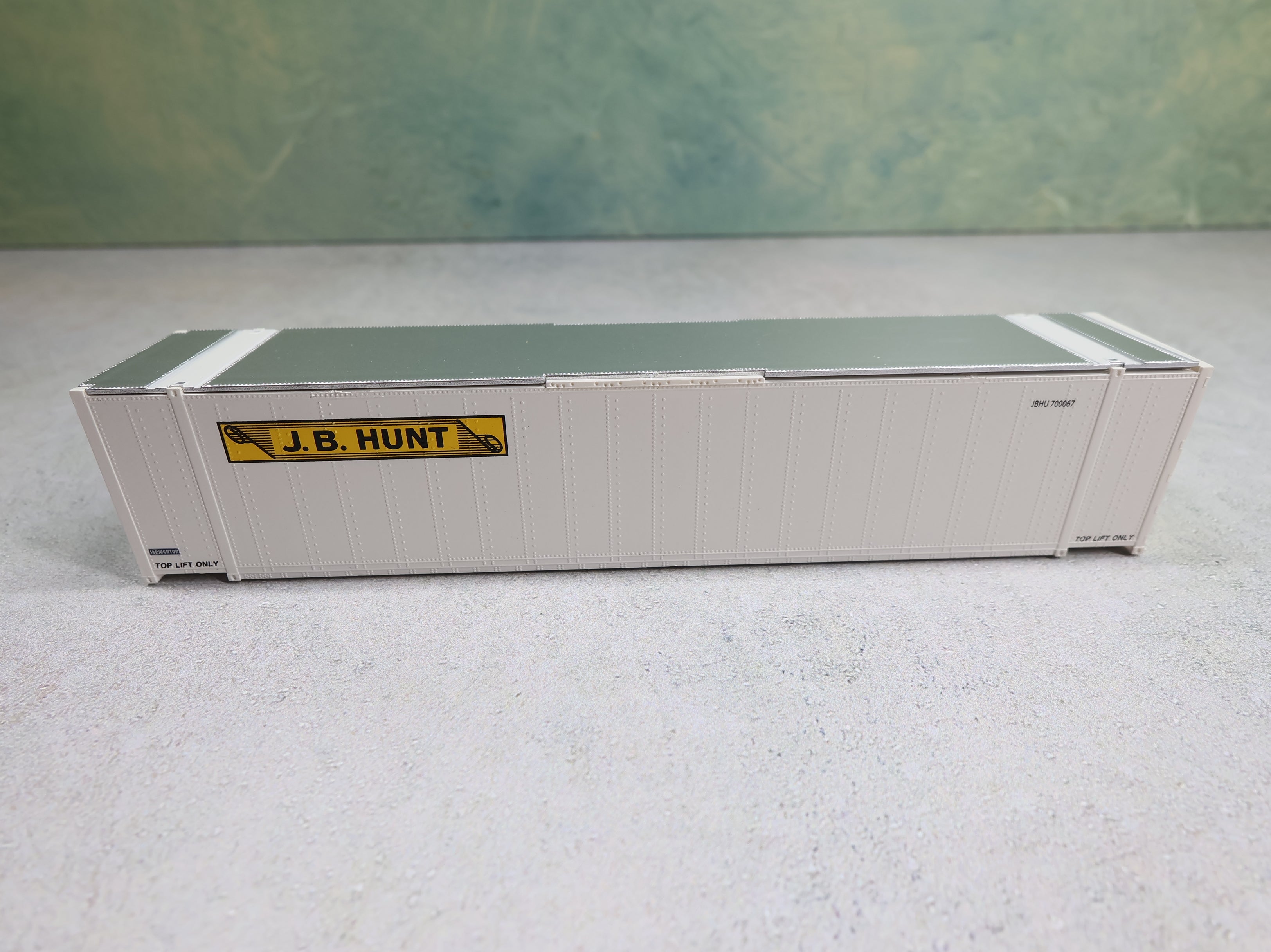 USED Walthers HO Scale 48' Smooth-Side Container J. B. Hunt Transport #700067