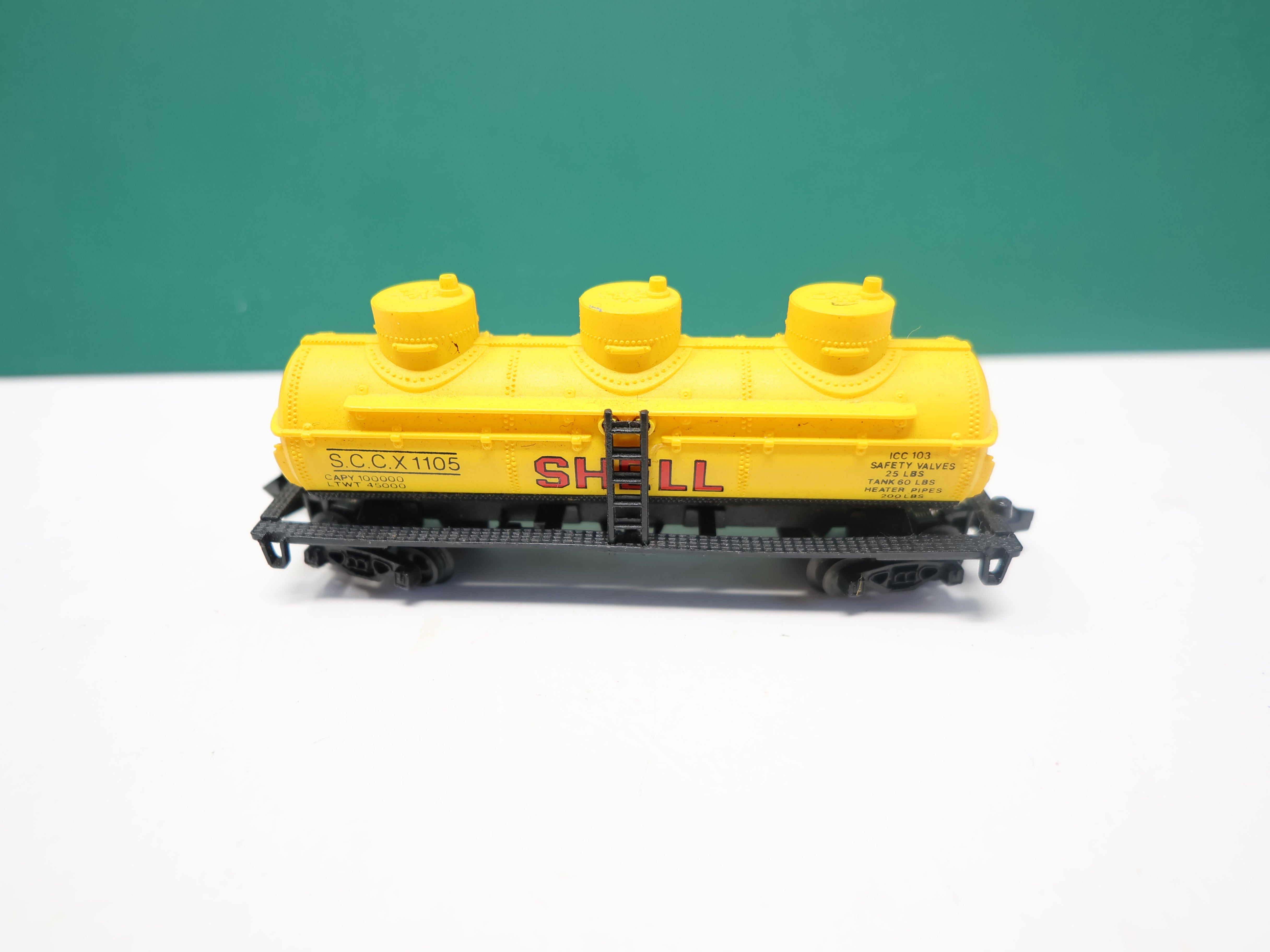 USED N Scale, Triple Dome Tank Car, Shell SCCX #1105