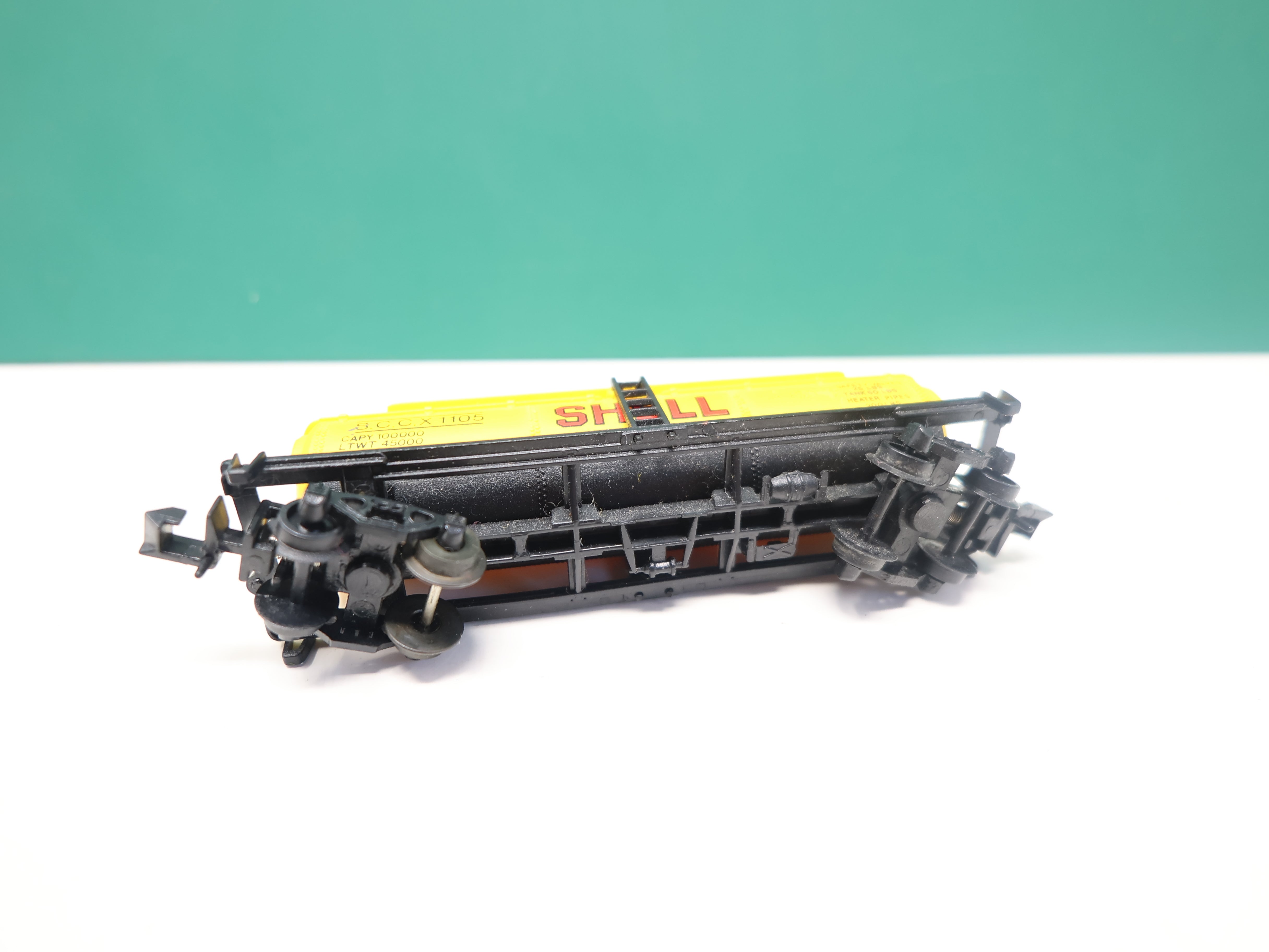 USED N Scale, Triple Dome Tank Car, Shell SCCX #1105