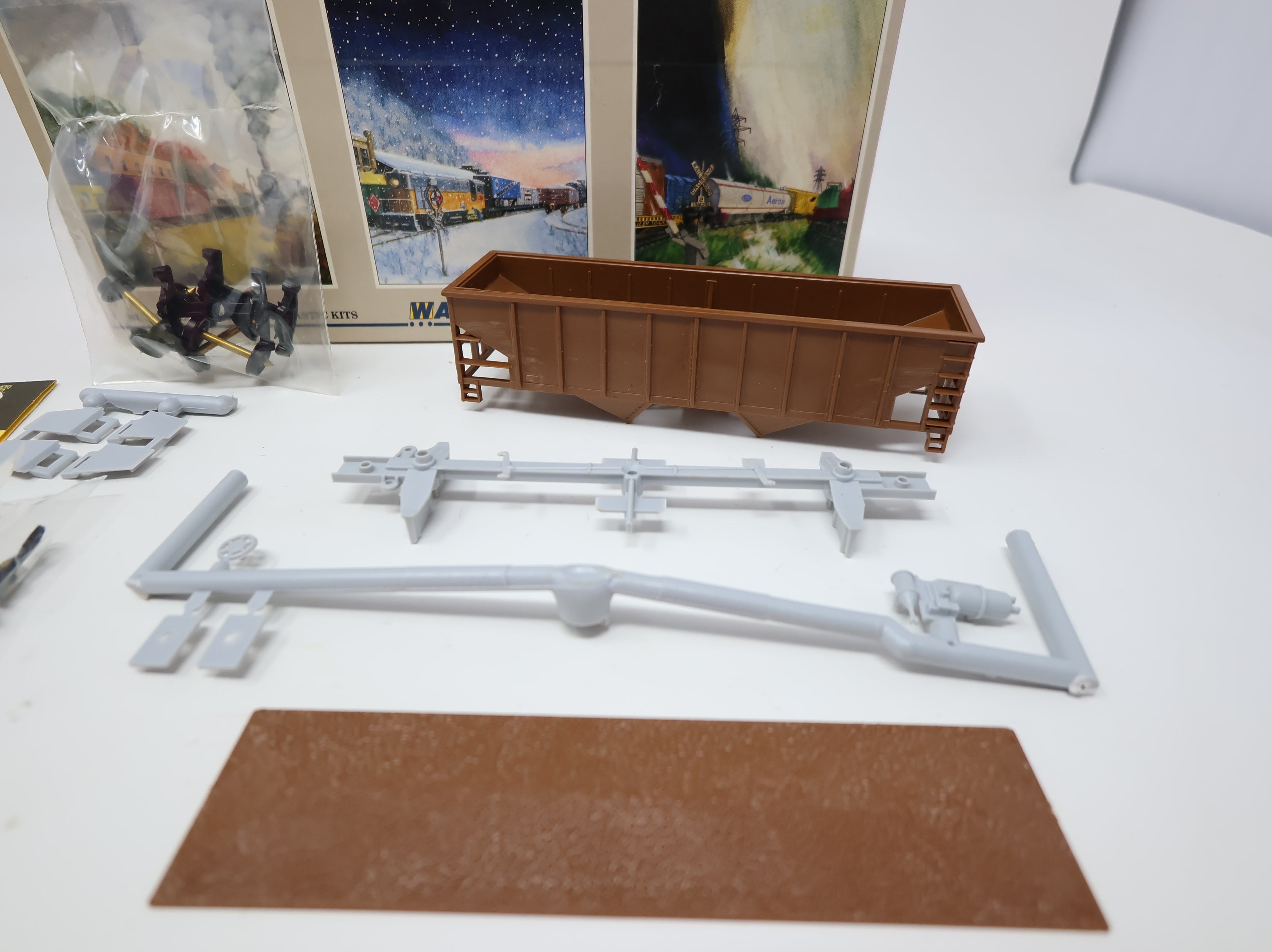 USED Walthers 932-3000 HO Scale Undecorated 36' Ribside Hopper w/ DL&W Decals & Coal Load KIT