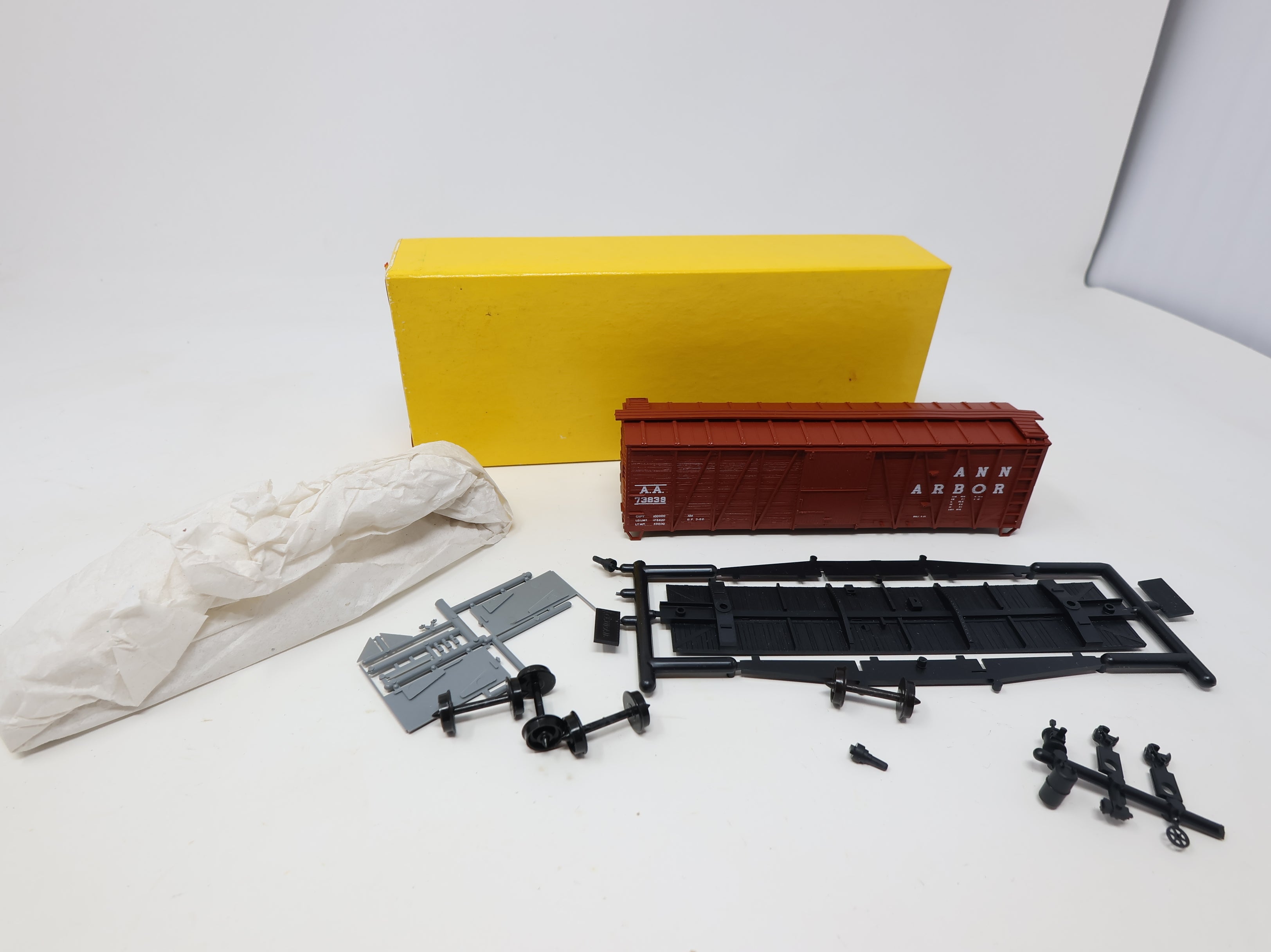 USED Accurail HO Scale Wooden Box Car Ann Arbor Railroad AA #73839 KIT