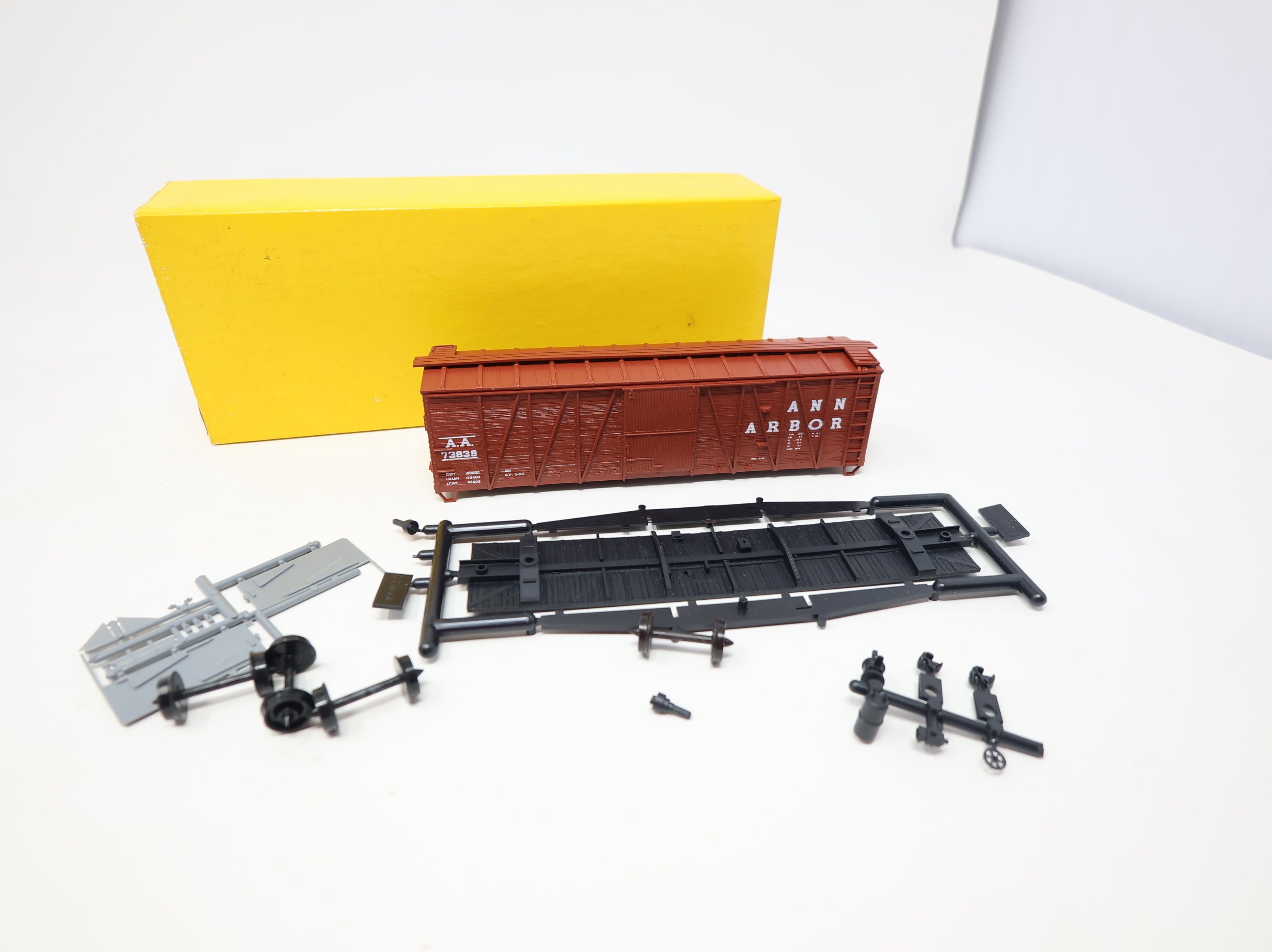 USED Accurail HO Scale Wooden Box Car Ann Arbor Railroad AA #73839 KIT