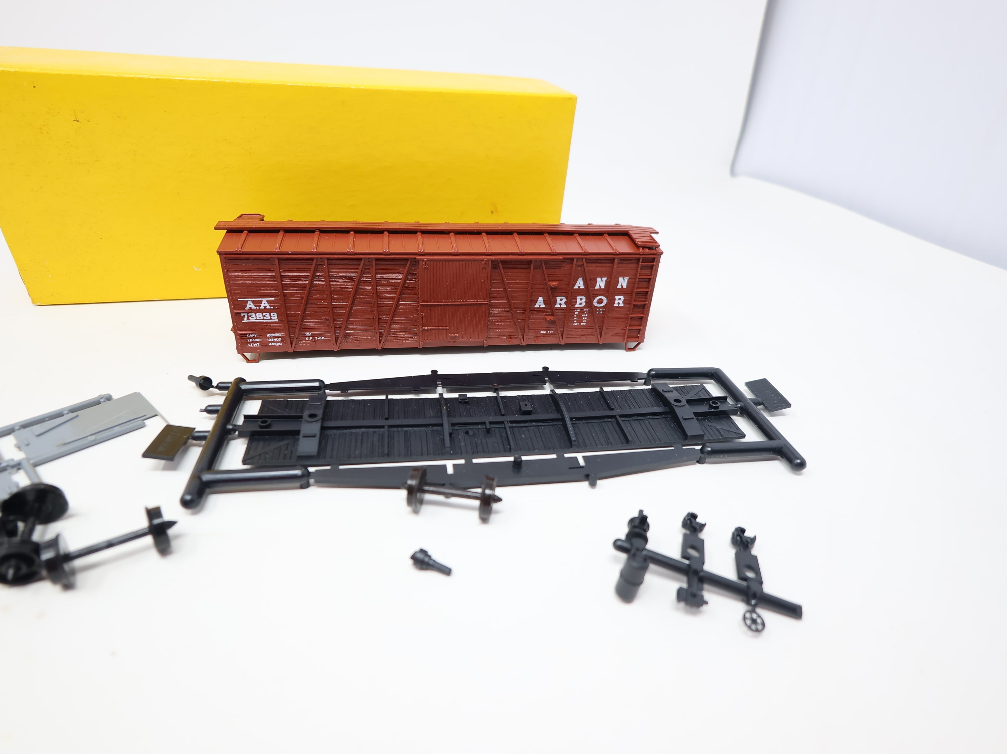 USED Accurail HO Scale Wooden Box Car Ann Arbor Railroad AA #73839 KIT