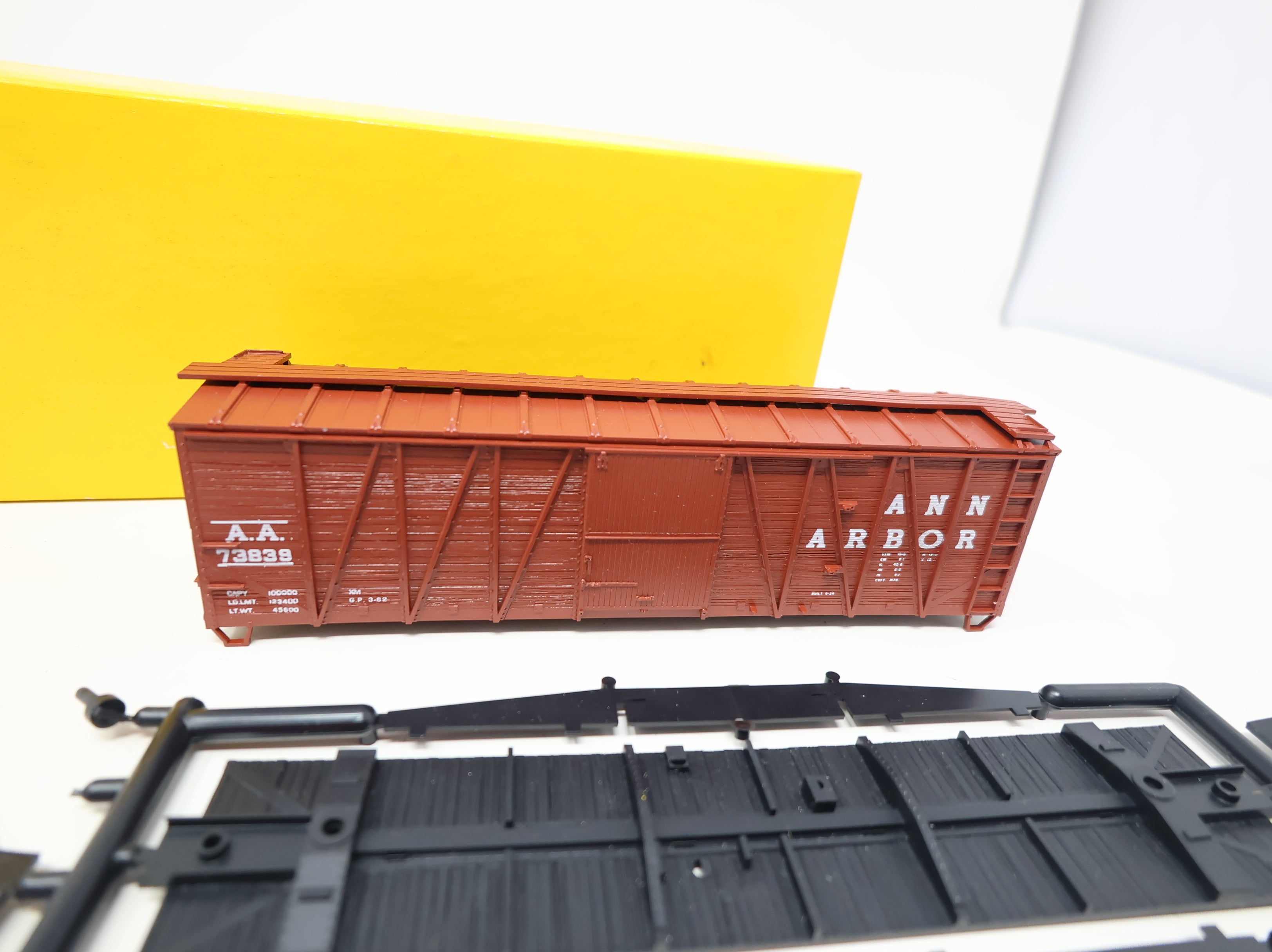 USED Accurail HO Scale Wooden Box Car Ann Arbor Railroad AA #73839 KIT