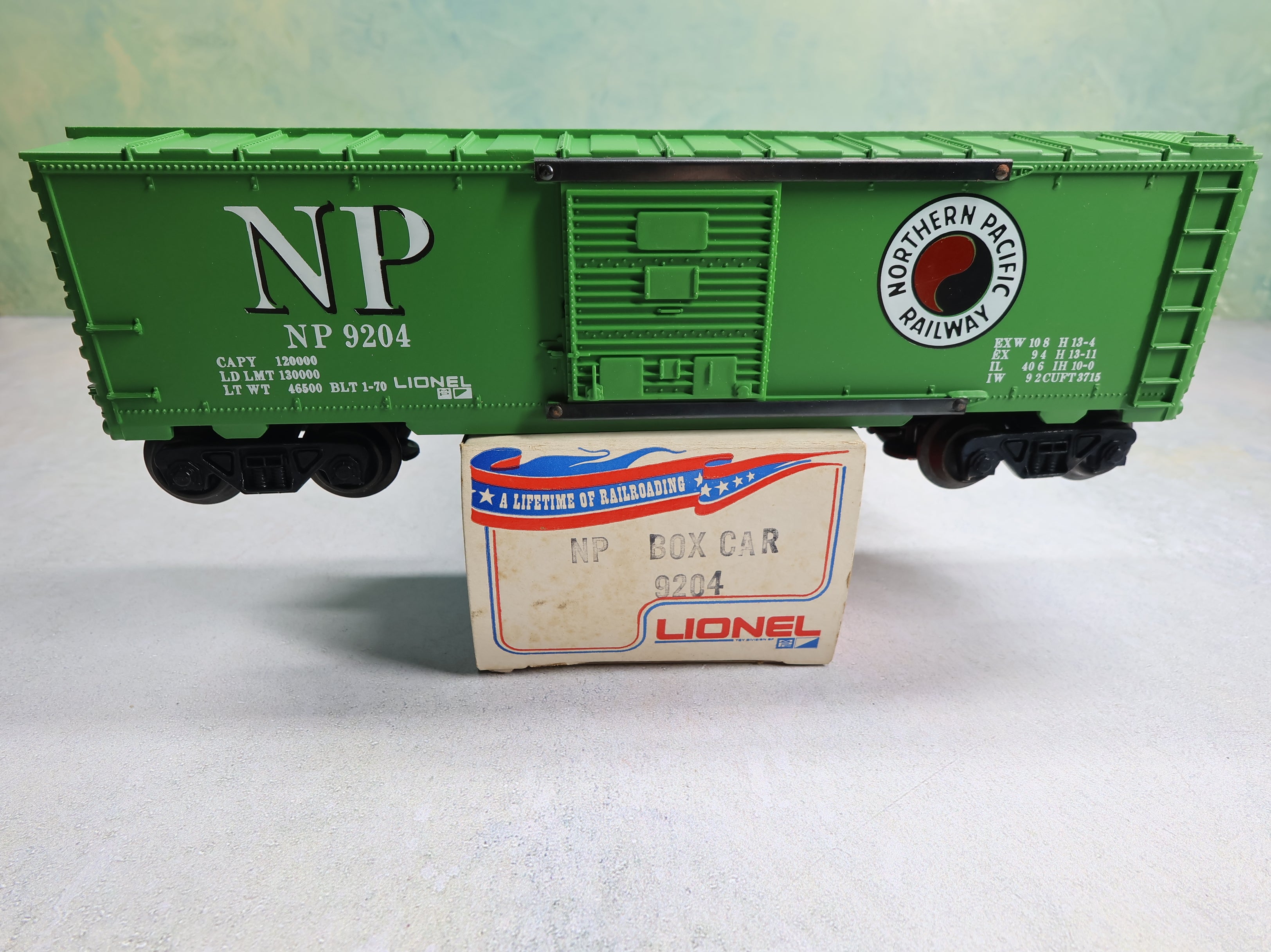 USED Lionel 9204 O Box Car Northern Pacific NP #9204