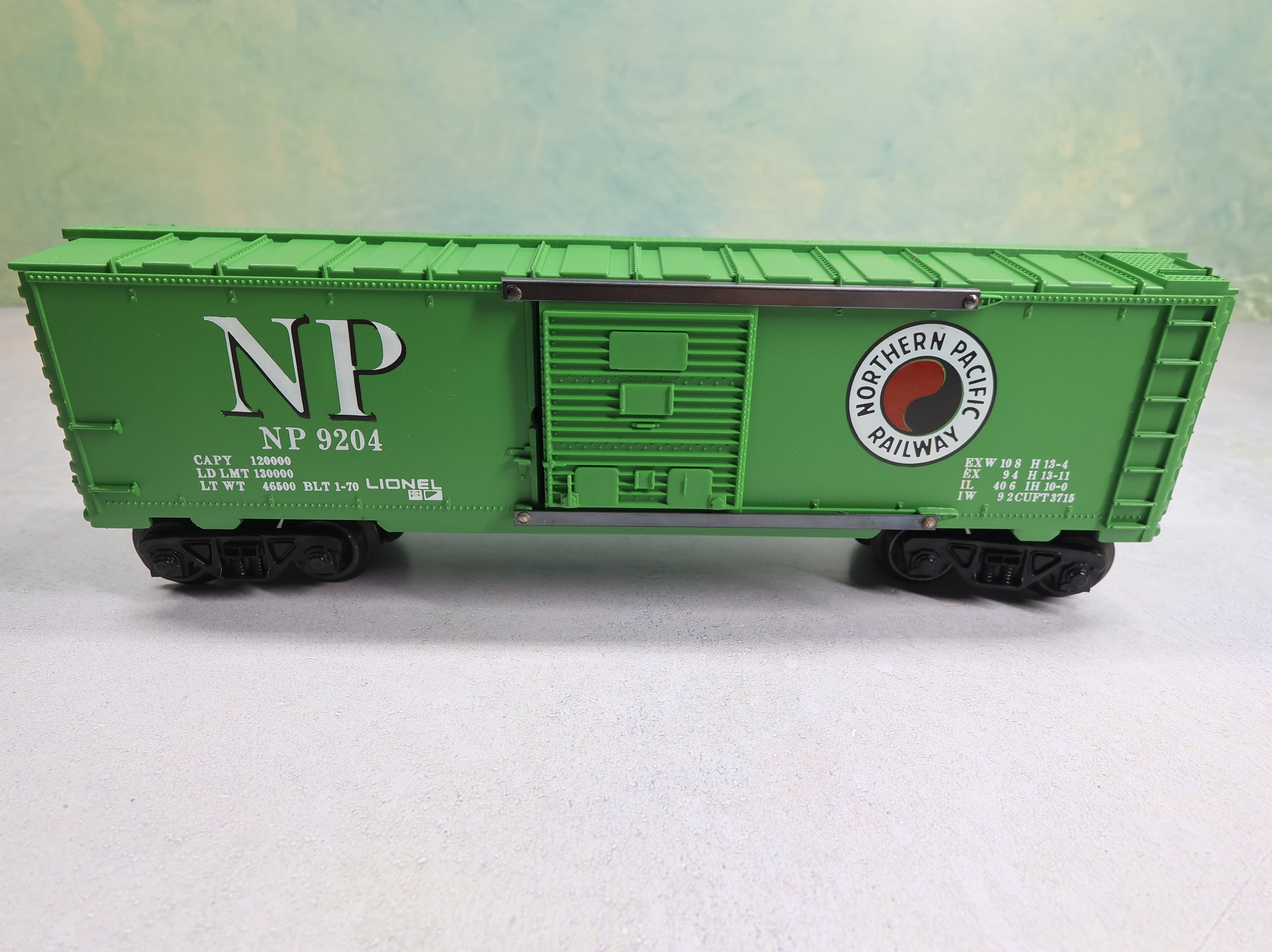 USED Lionel 9204 O Box Car Northern Pacific NP #9204