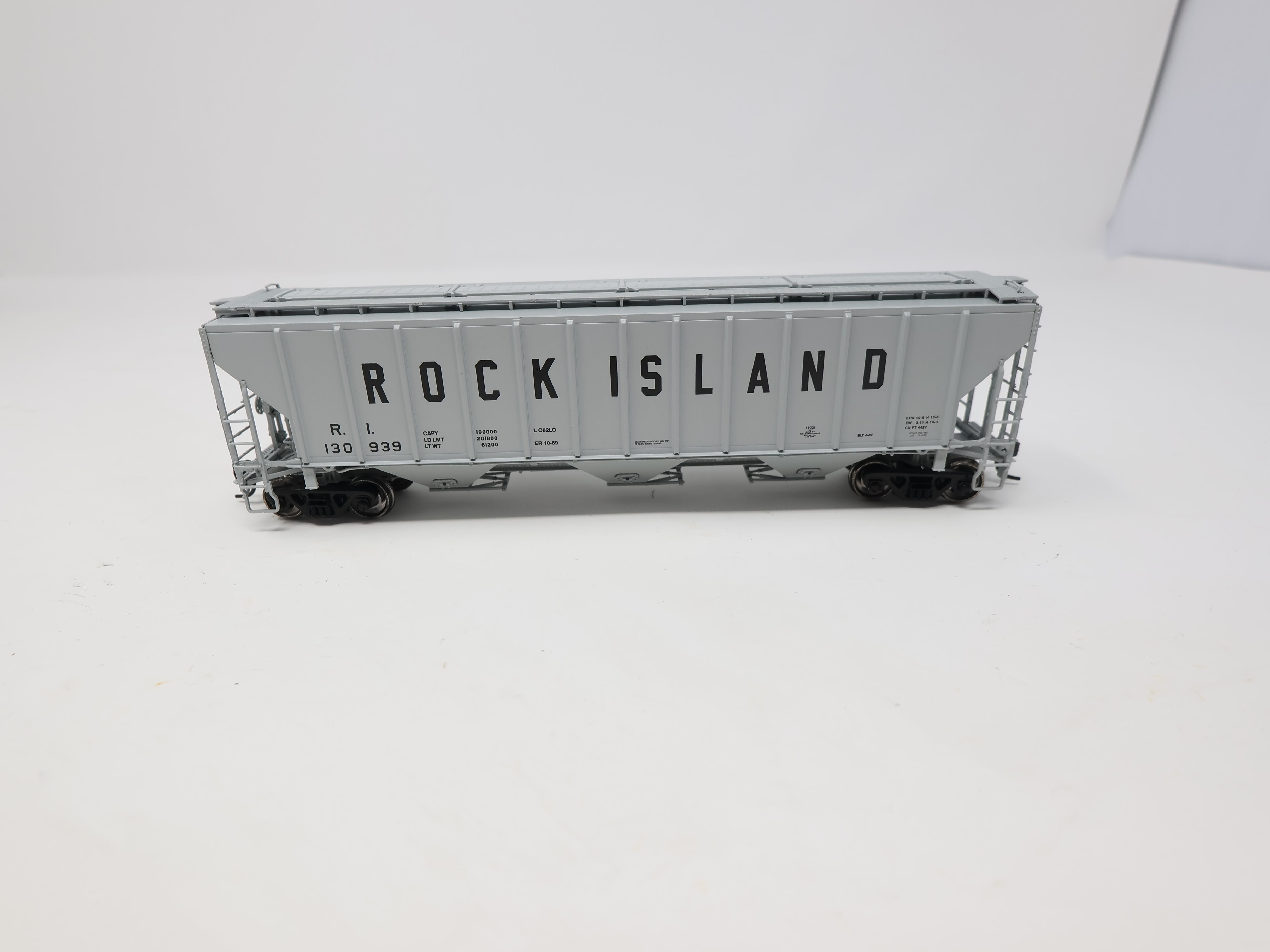 USED Life-Like HO Scale, Proto 2000 4427 PS-2CD High Sided Covered Hopper, Rock Island RI #130939