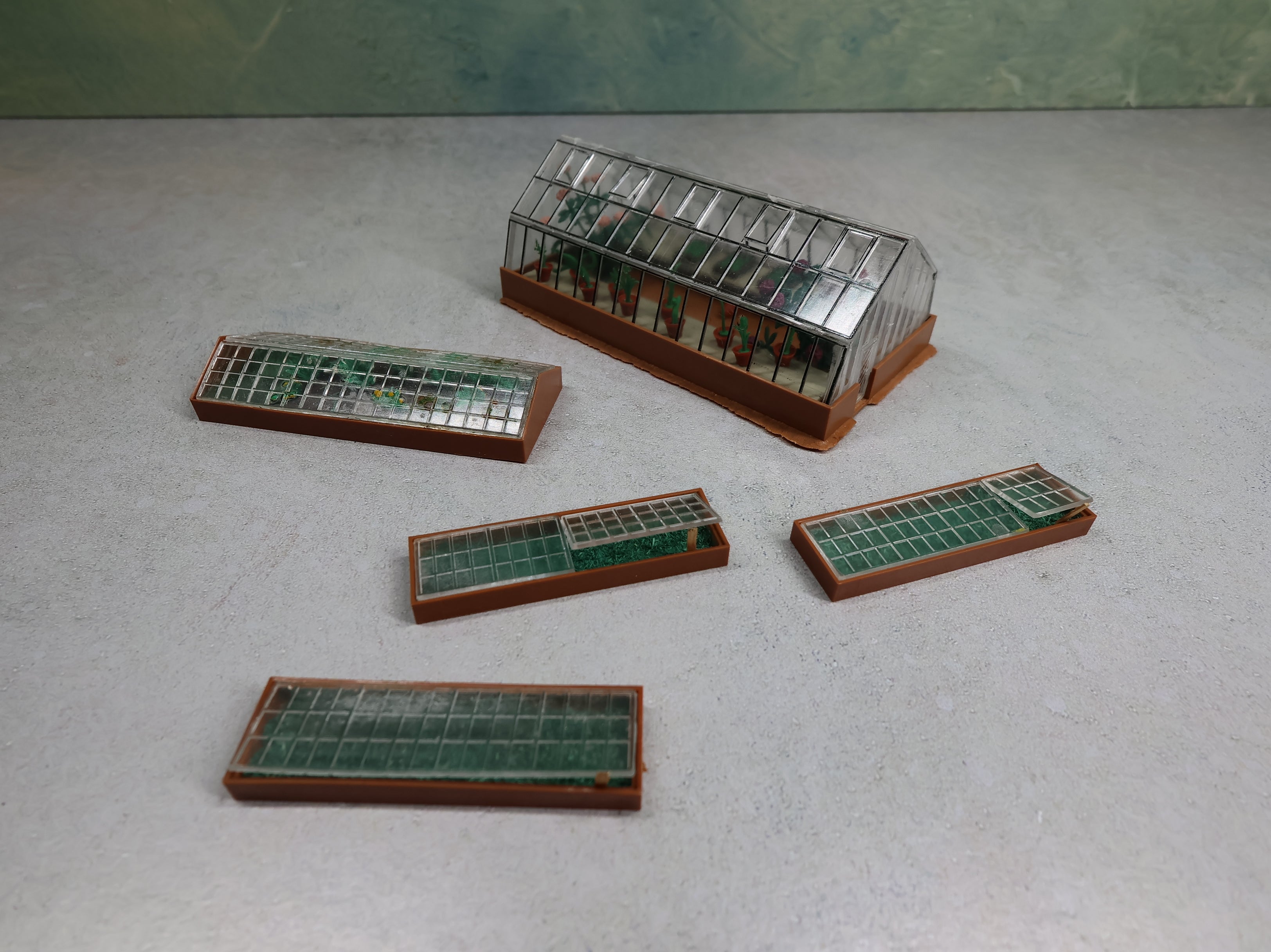 USED Faller HO Scale Greenhouse w/ Planters Buidling