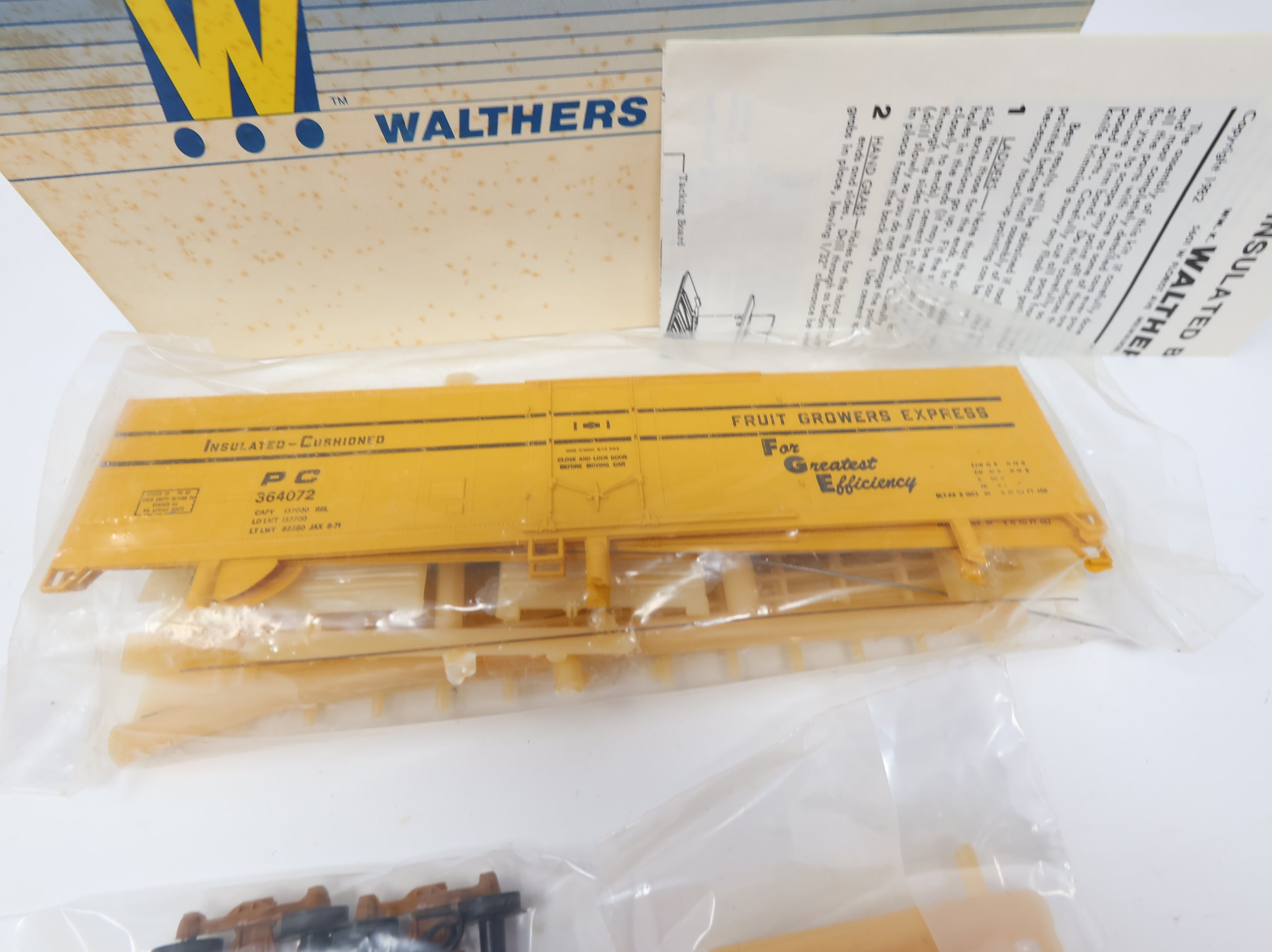 USED Walthers 933-6875 HO Scale 50' Insulated Box Car Fruit Growers Express PC #364072 KIT