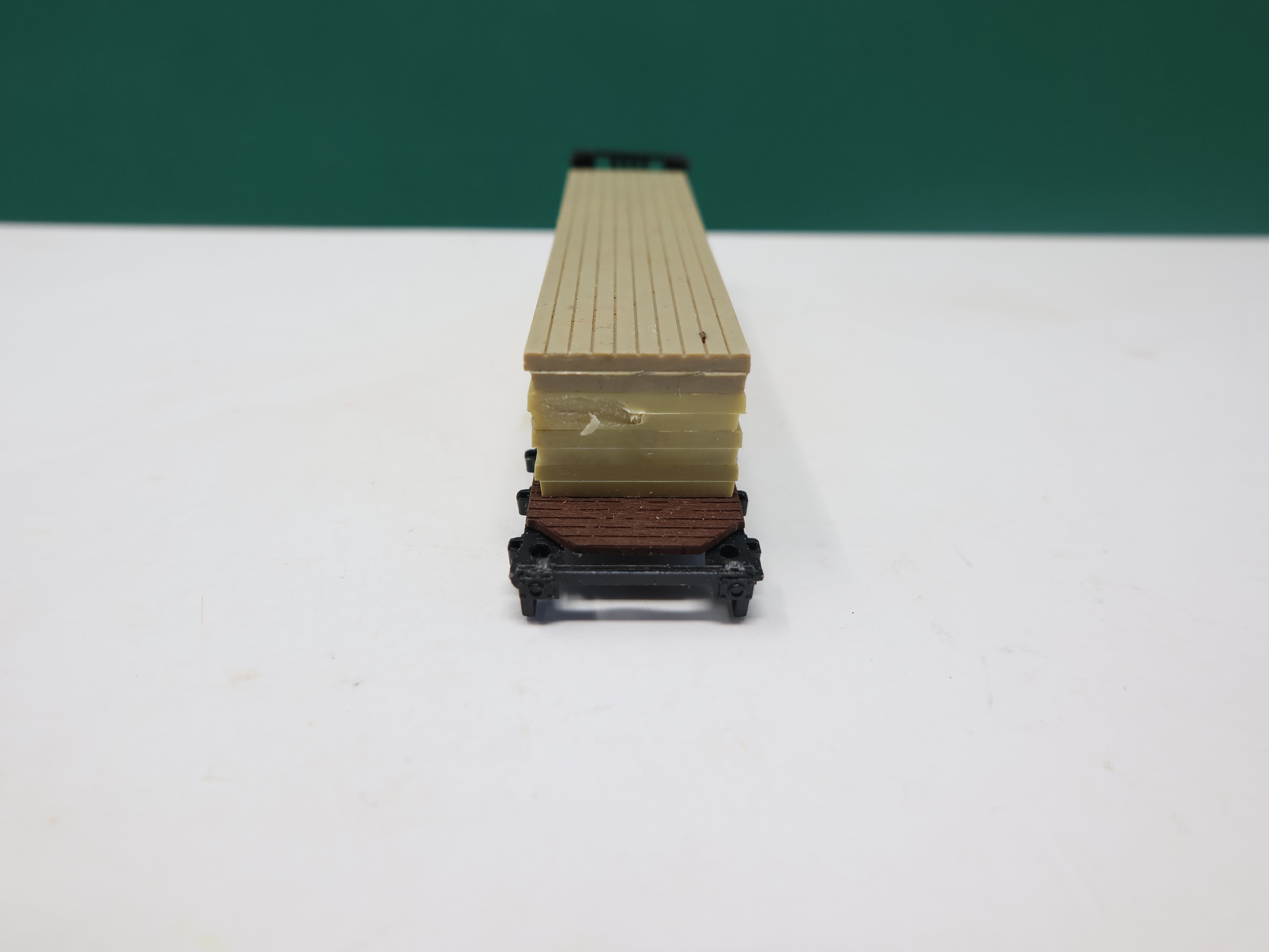 USED Atlas N Scale, Bulkhead Flat with Lumber Load, Illinois Central IC #63234, Missing Parts