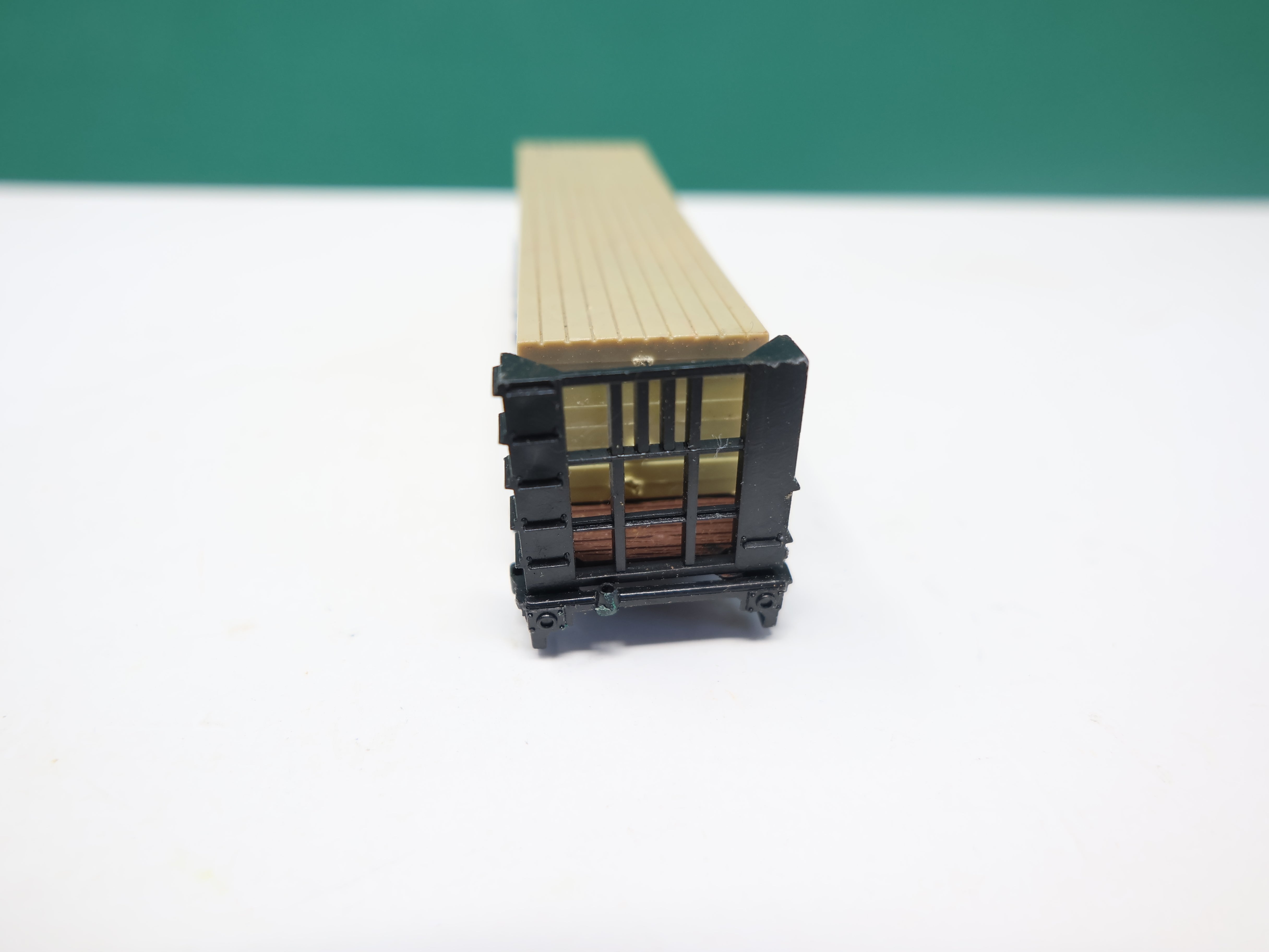 USED Atlas N Scale, Bulkhead Flat with Lumber Load, Illinois Central IC #63234, Missing Parts