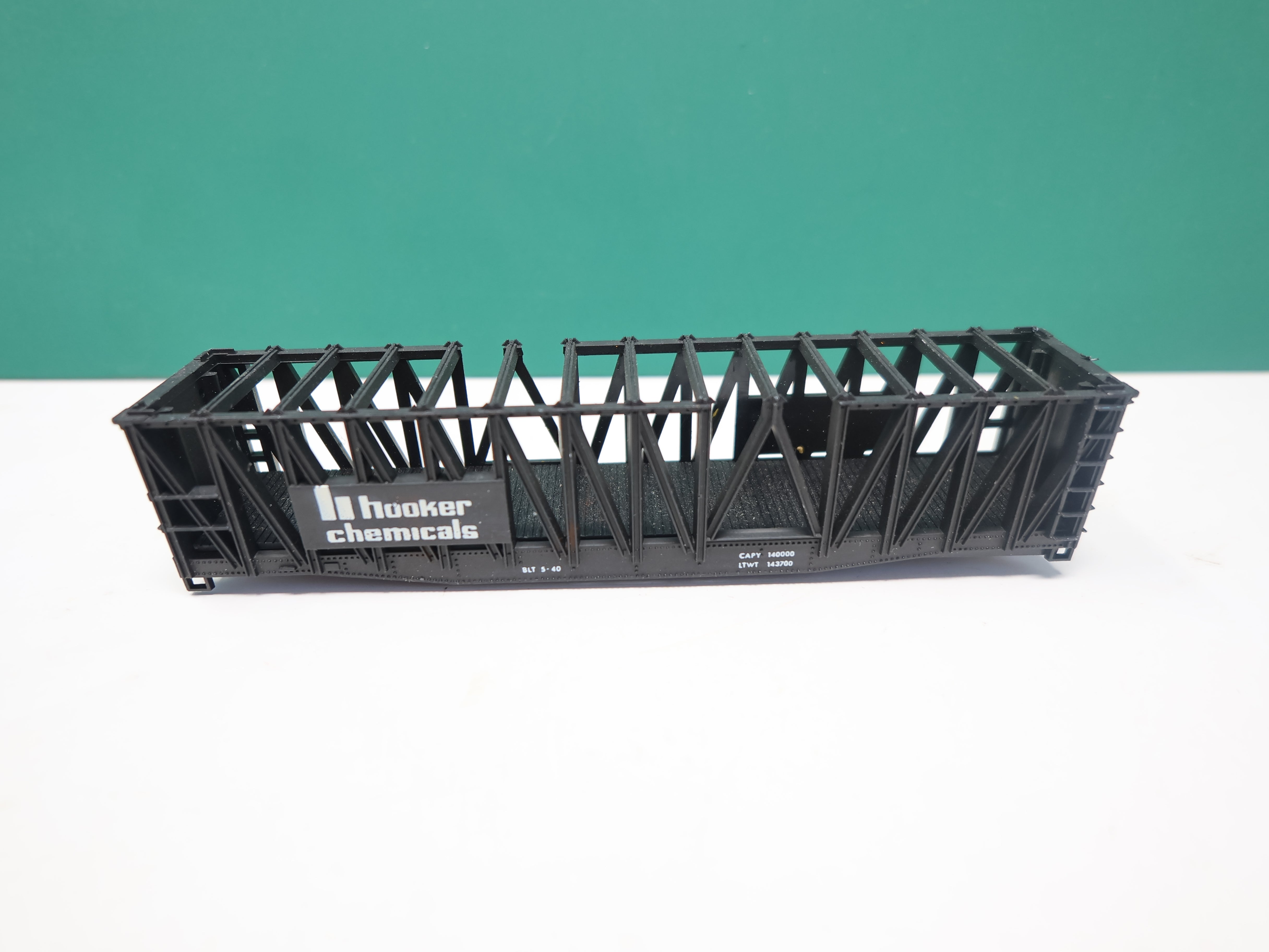 USED TRIX N Scale, Puplwood Rack Car, Hooker Chemicals #5-40, No Trucks