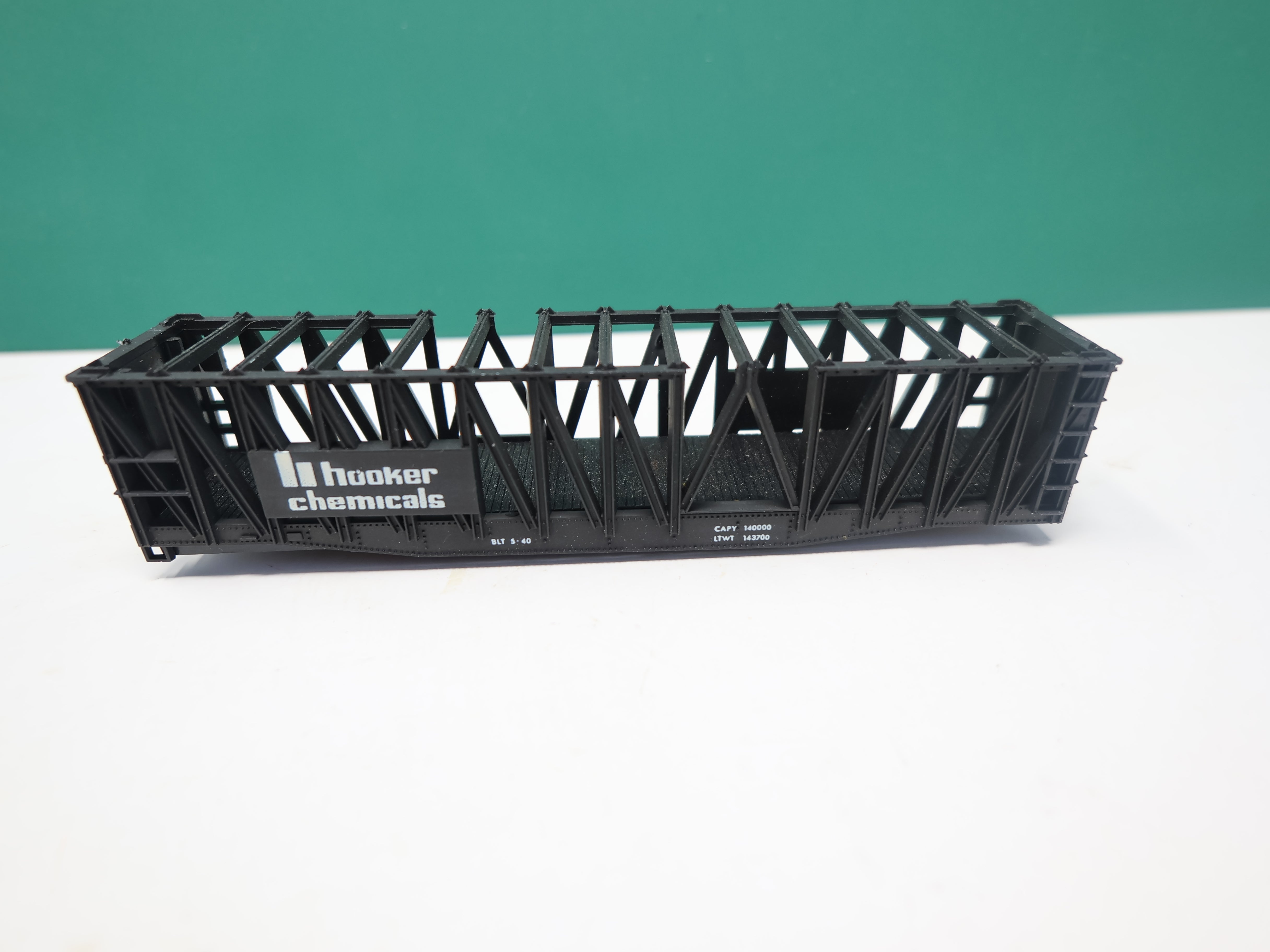 USED TRIX N Scale, Puplwood Rack Car, Hooker Chemicals #5-40, No Trucks