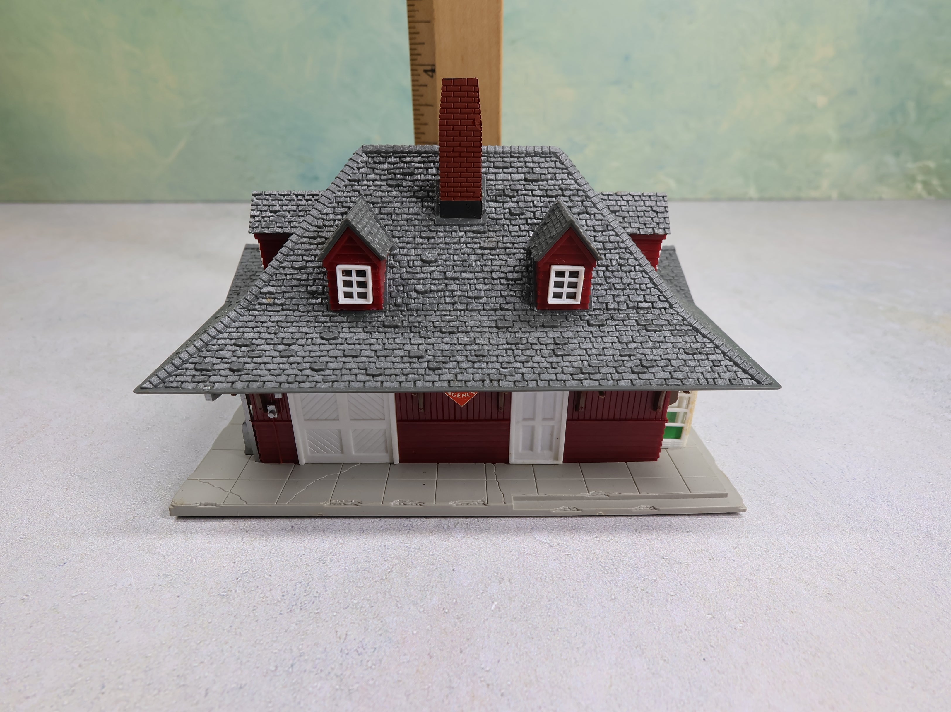 USED Atlas HO Scale Passenger Station