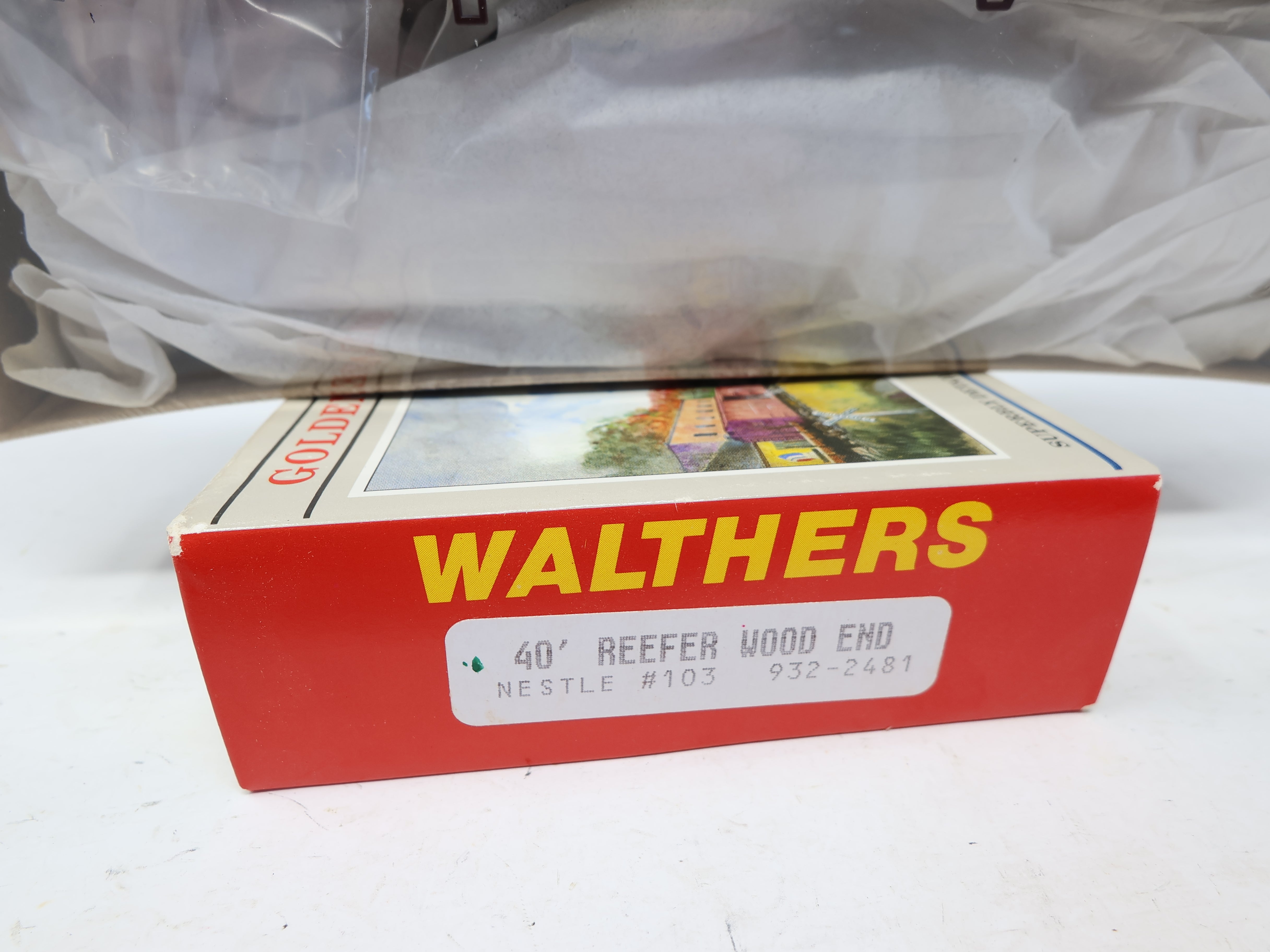 Walthers 932-2481 HO Scale, 40' Reefer Billboard Box Car (Sealed), Nestle MLKX #103 (KIT)