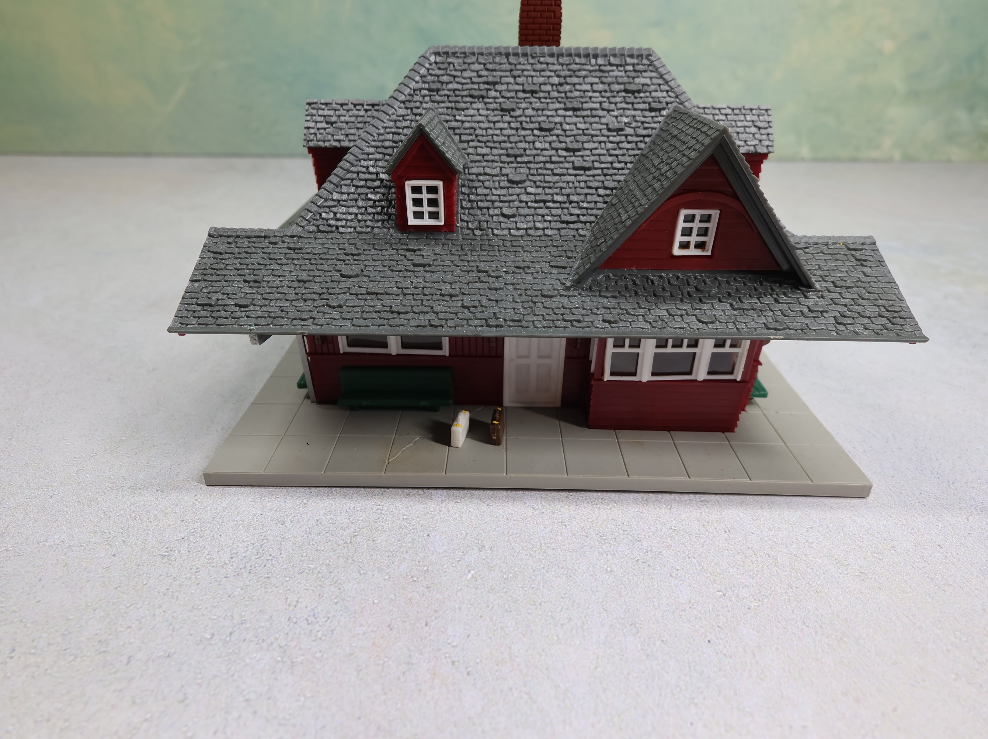 USED Atlas HO Scale Passenger Station