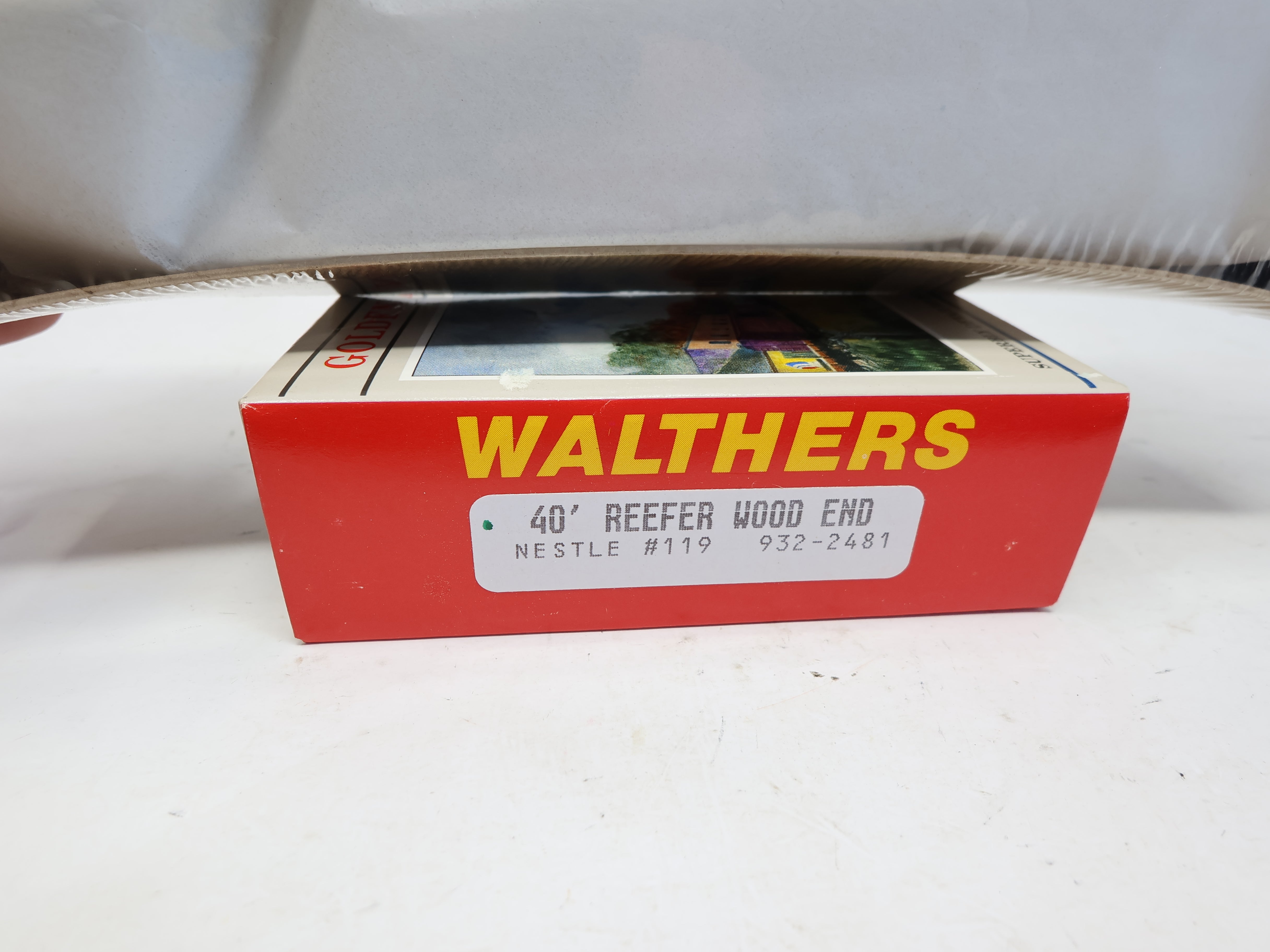 Walthers 932-2481 HO Scale, 40' Reefer Billboard Box Car (Sealed), Nestle MLKX #119 (KIT)