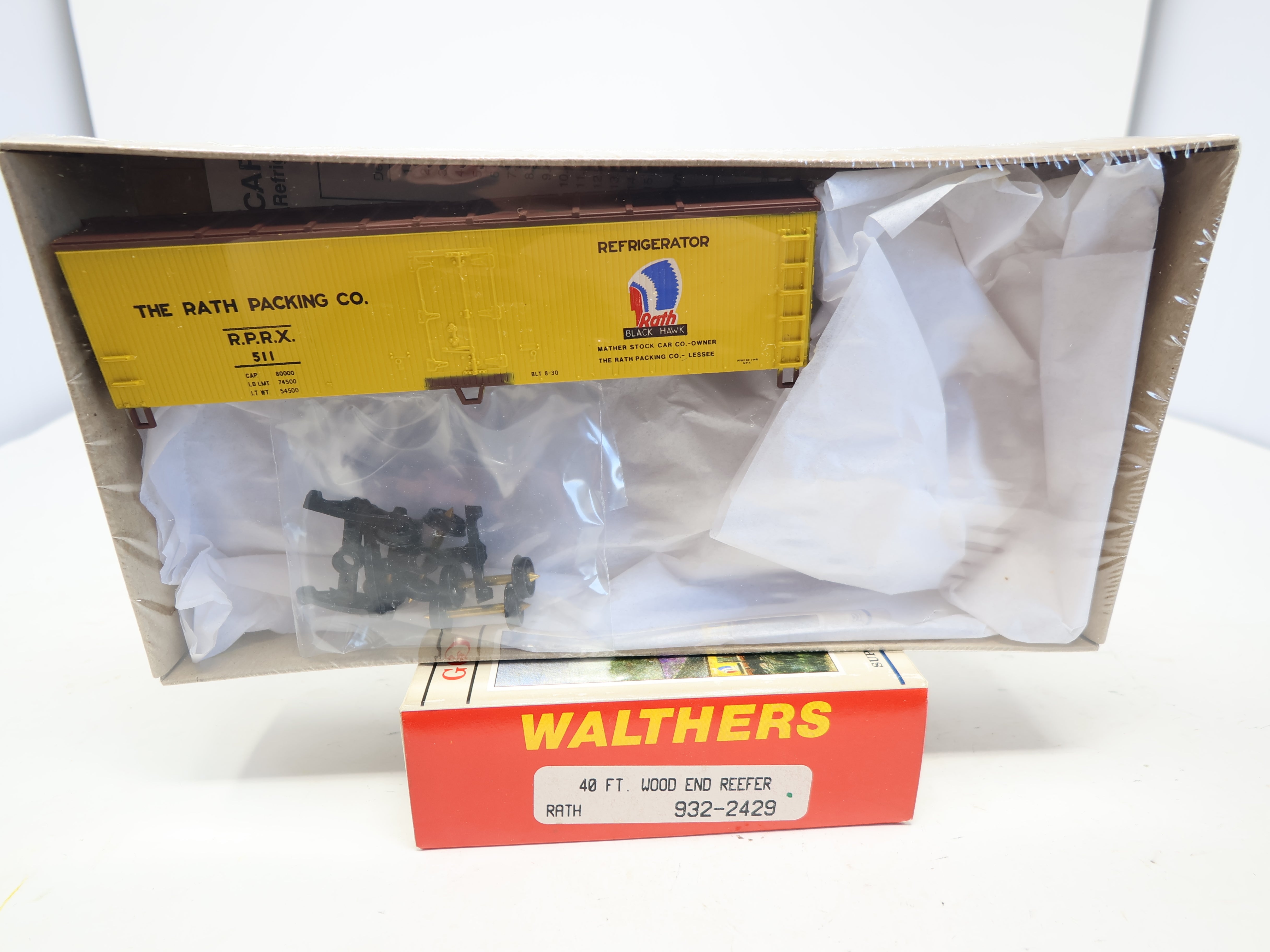 Walthers 932-2429 HO Scale, 40' Wood End Billboard Reefer Box Car, Rath RPRX #511 (KIT)