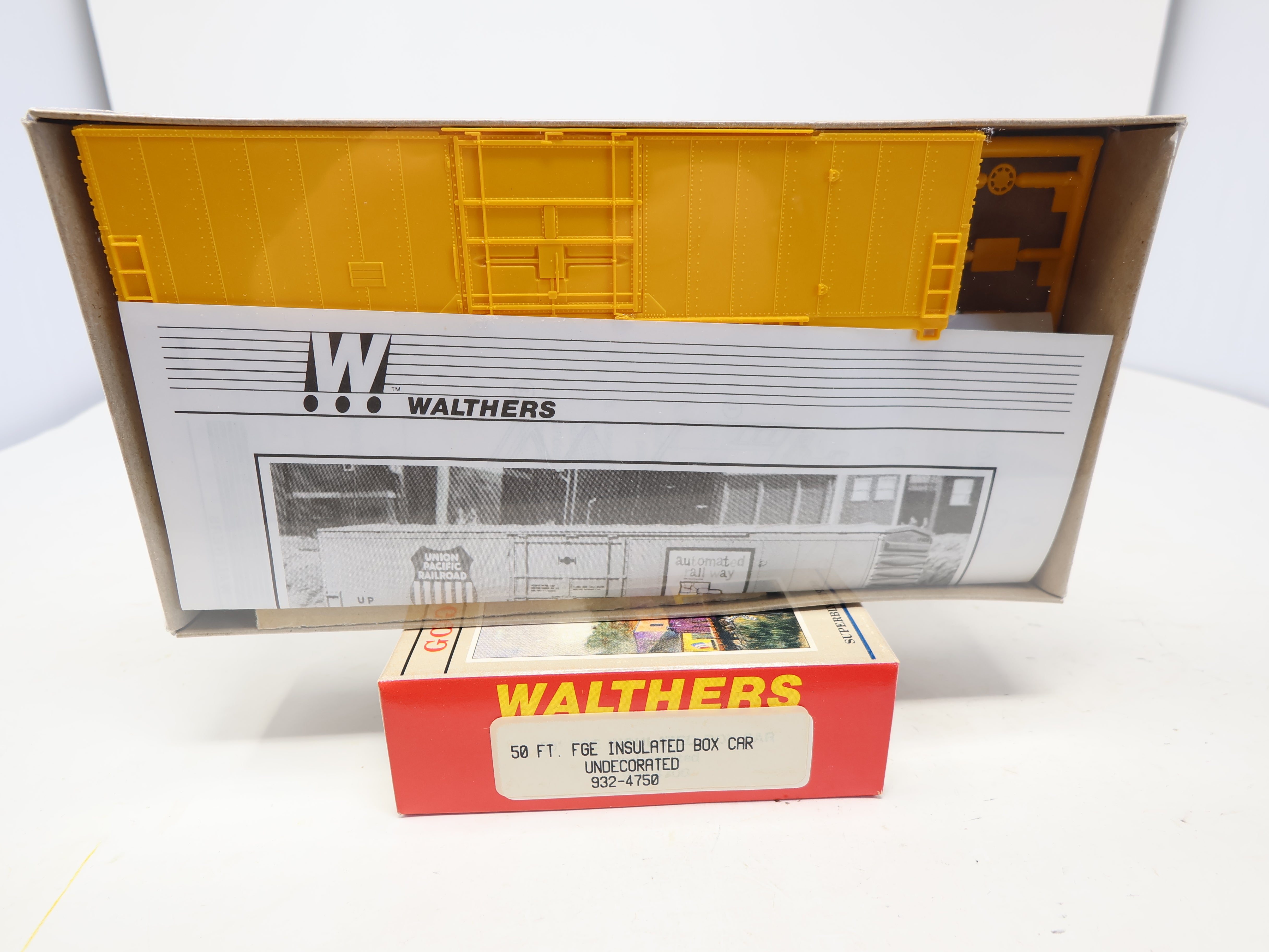 Walthers 932-4750 HO Scale, 50' FGE Insulated Box Car, Undecorated , Yellow (KIT)